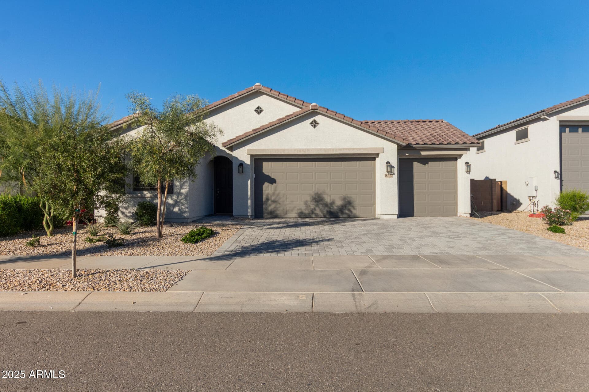 18572 W Cottontail Ln — photo 2