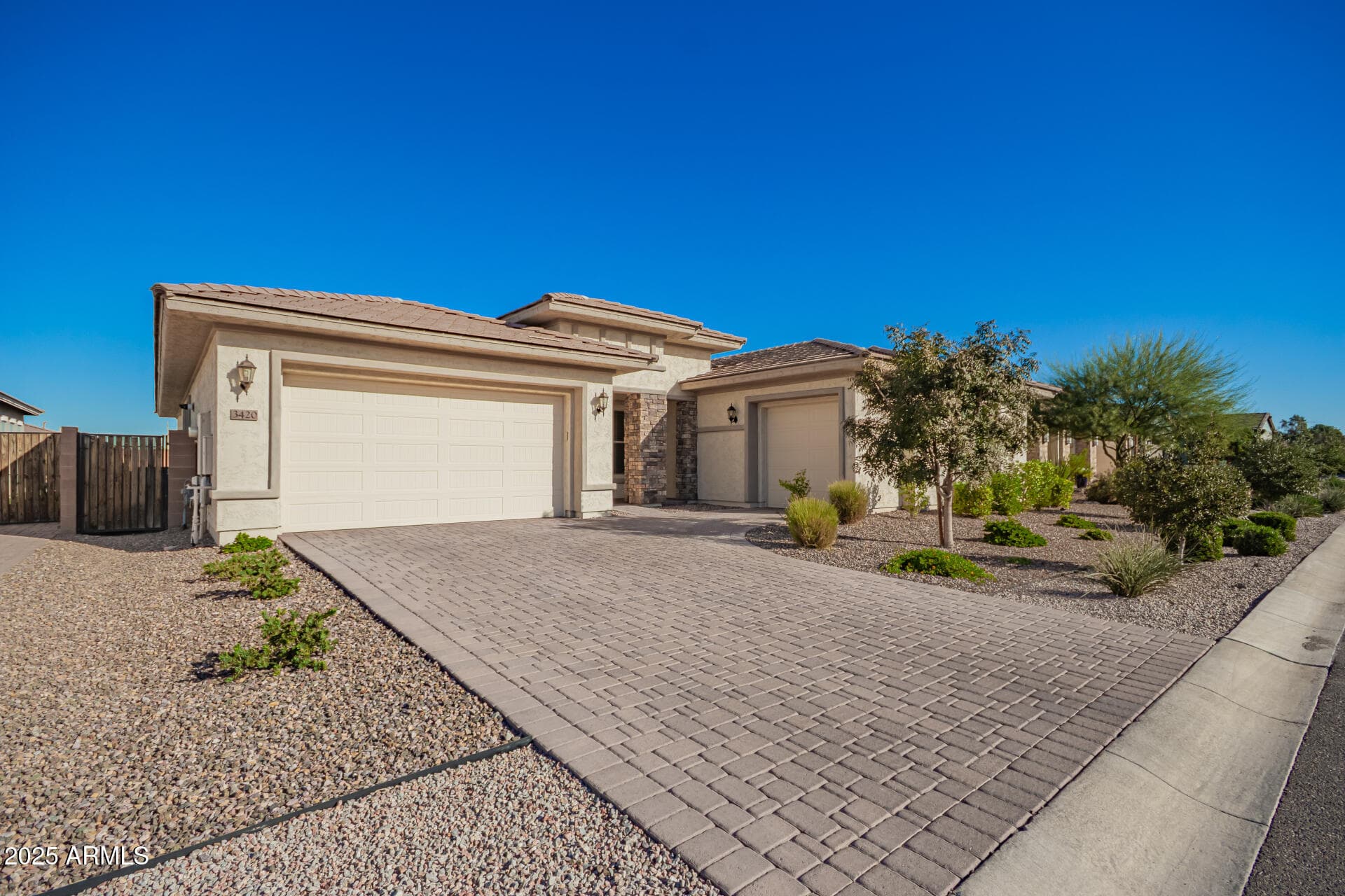 3420 E Harwell Rd — photo 1