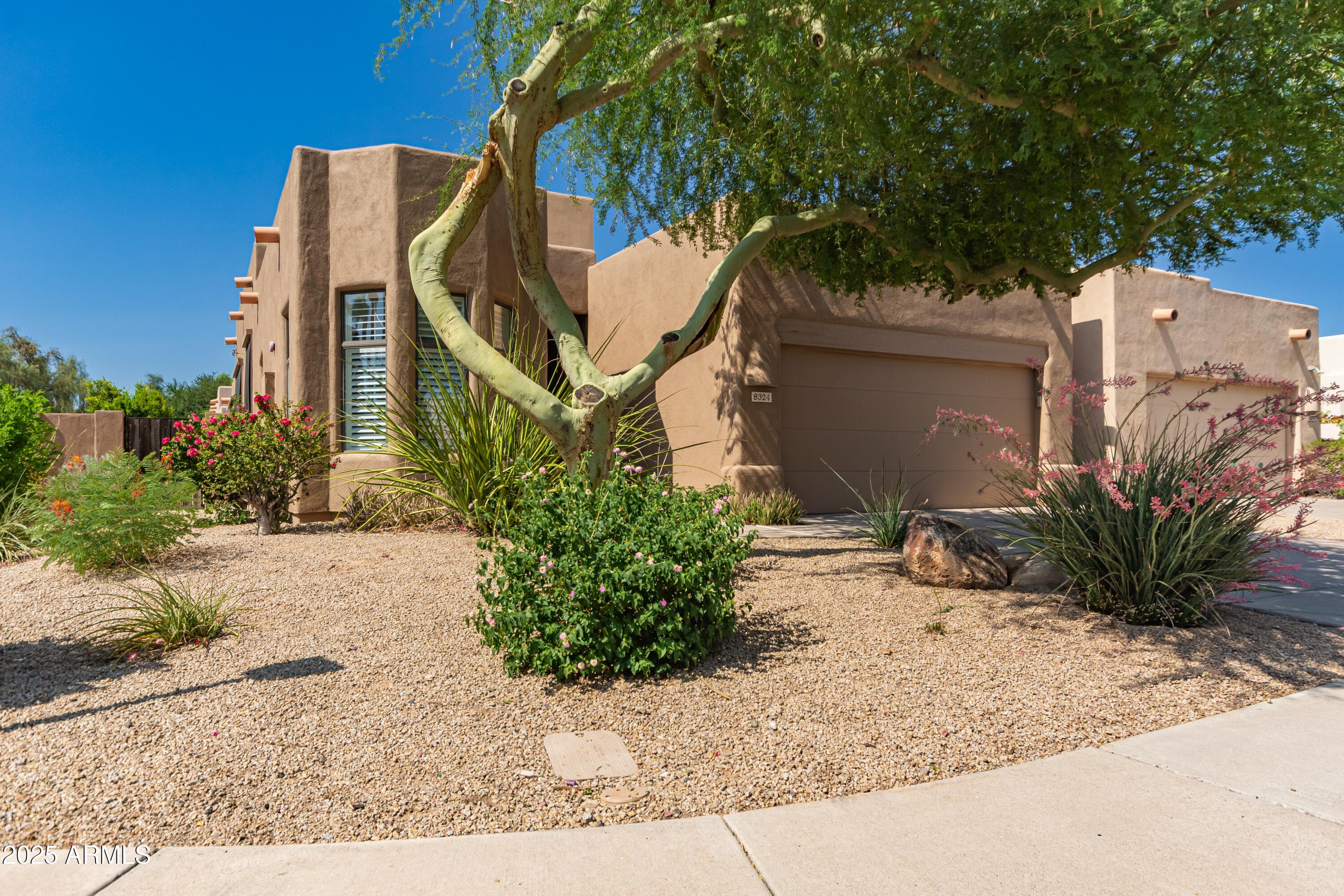 8324 E Cactus Wren Rd — photo 2