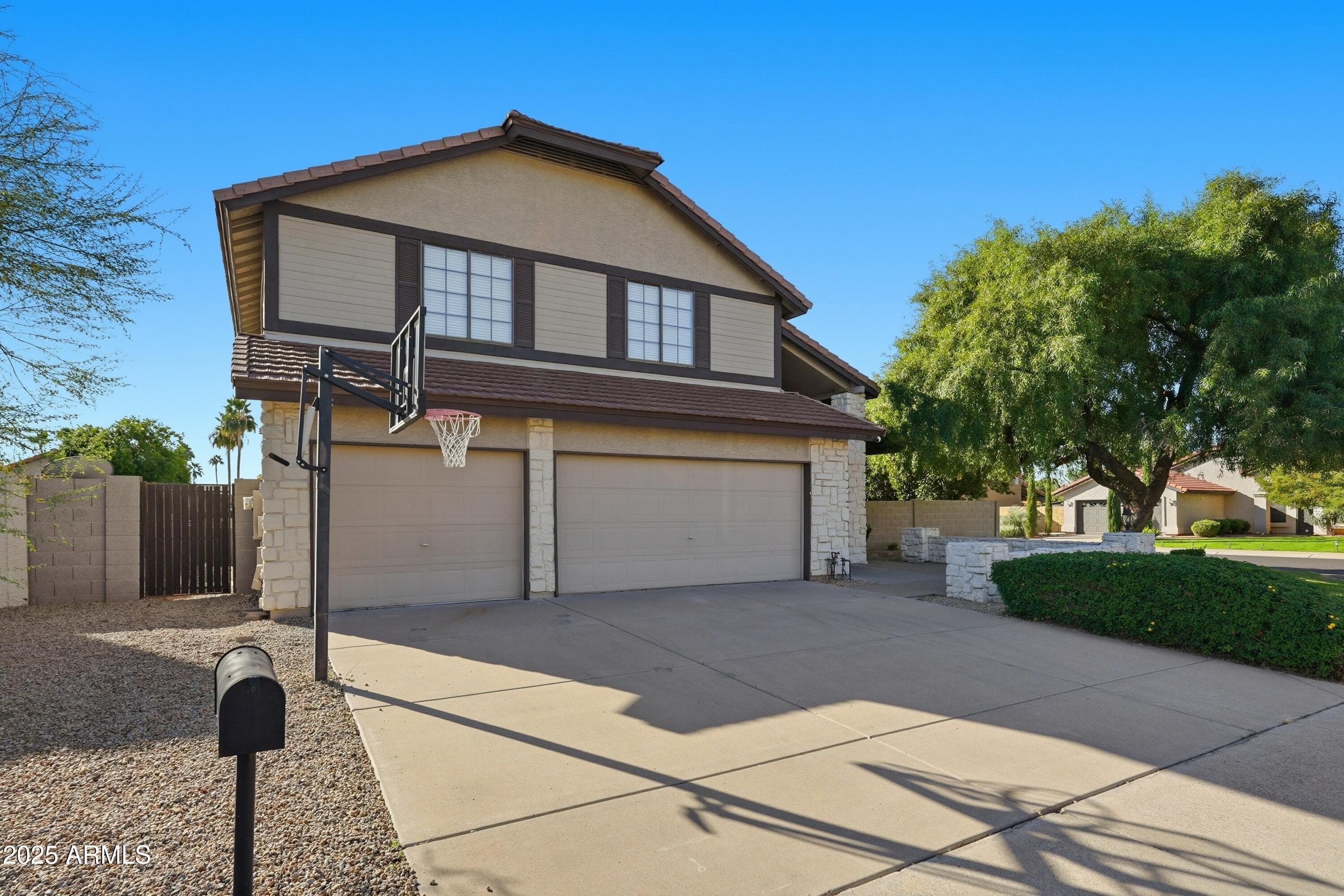 5613 E Angela Dr — photo 2