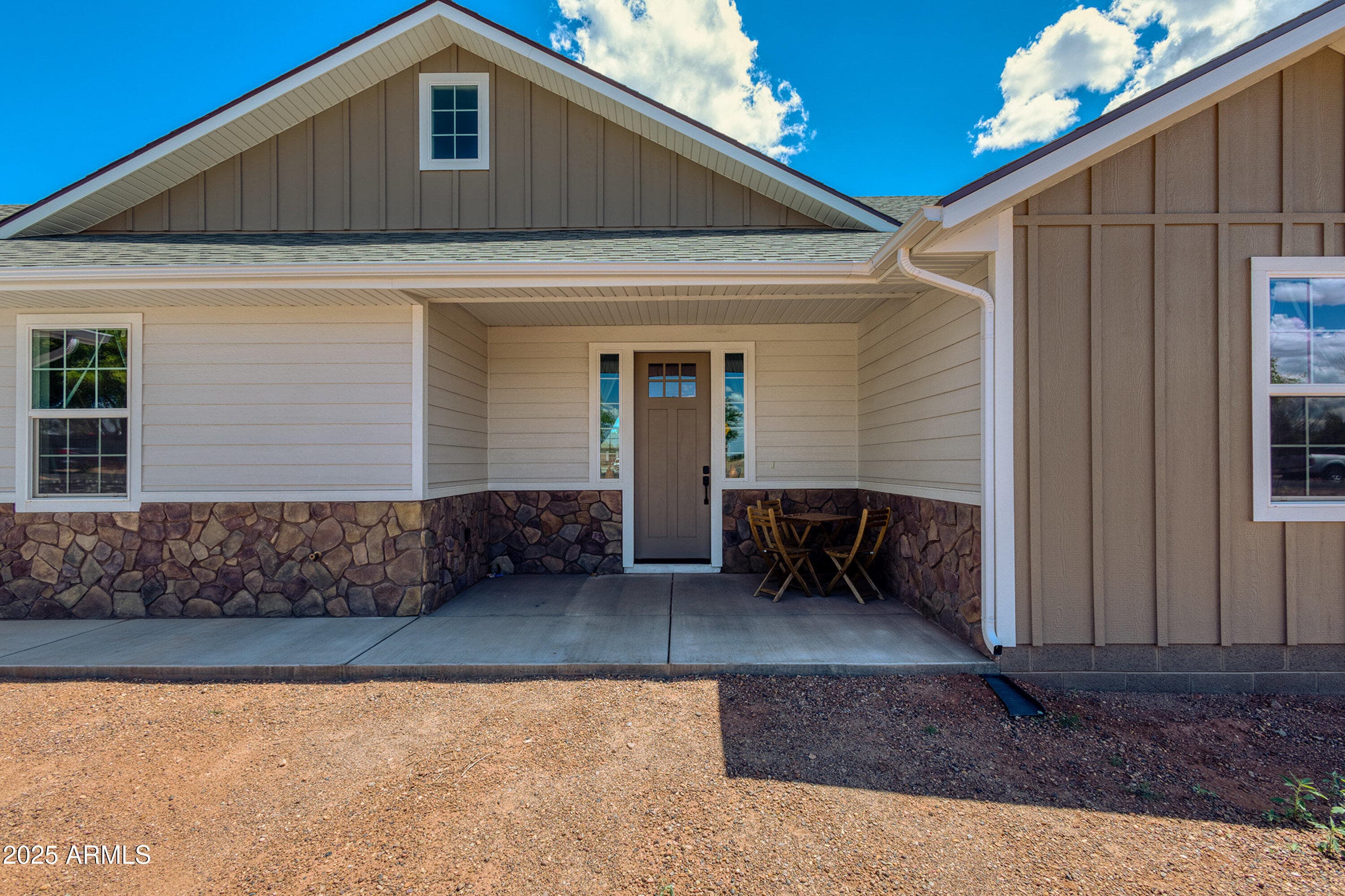 411 S HILLCREST DR - Photo 3