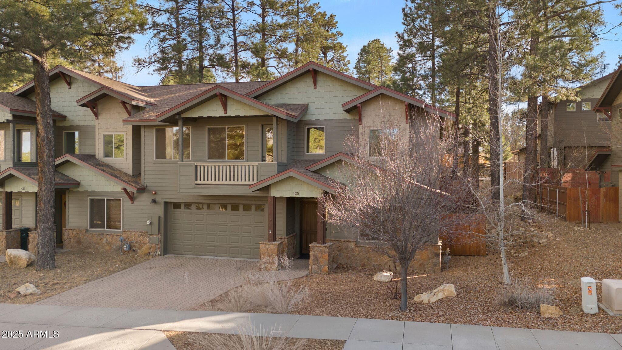 425 E Woodland Dr Dr — photo 1