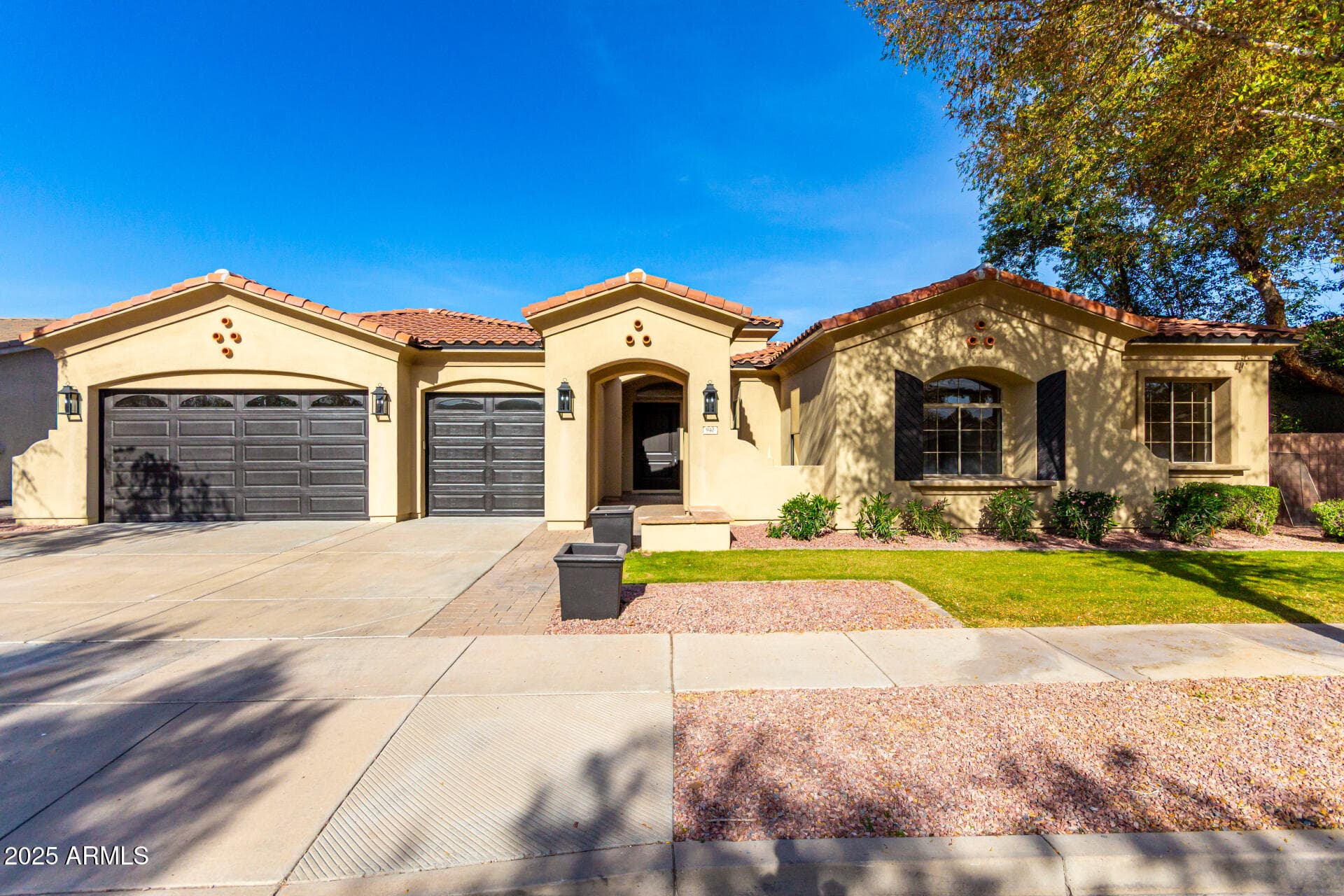 940 W Macaw Dr — photo 1