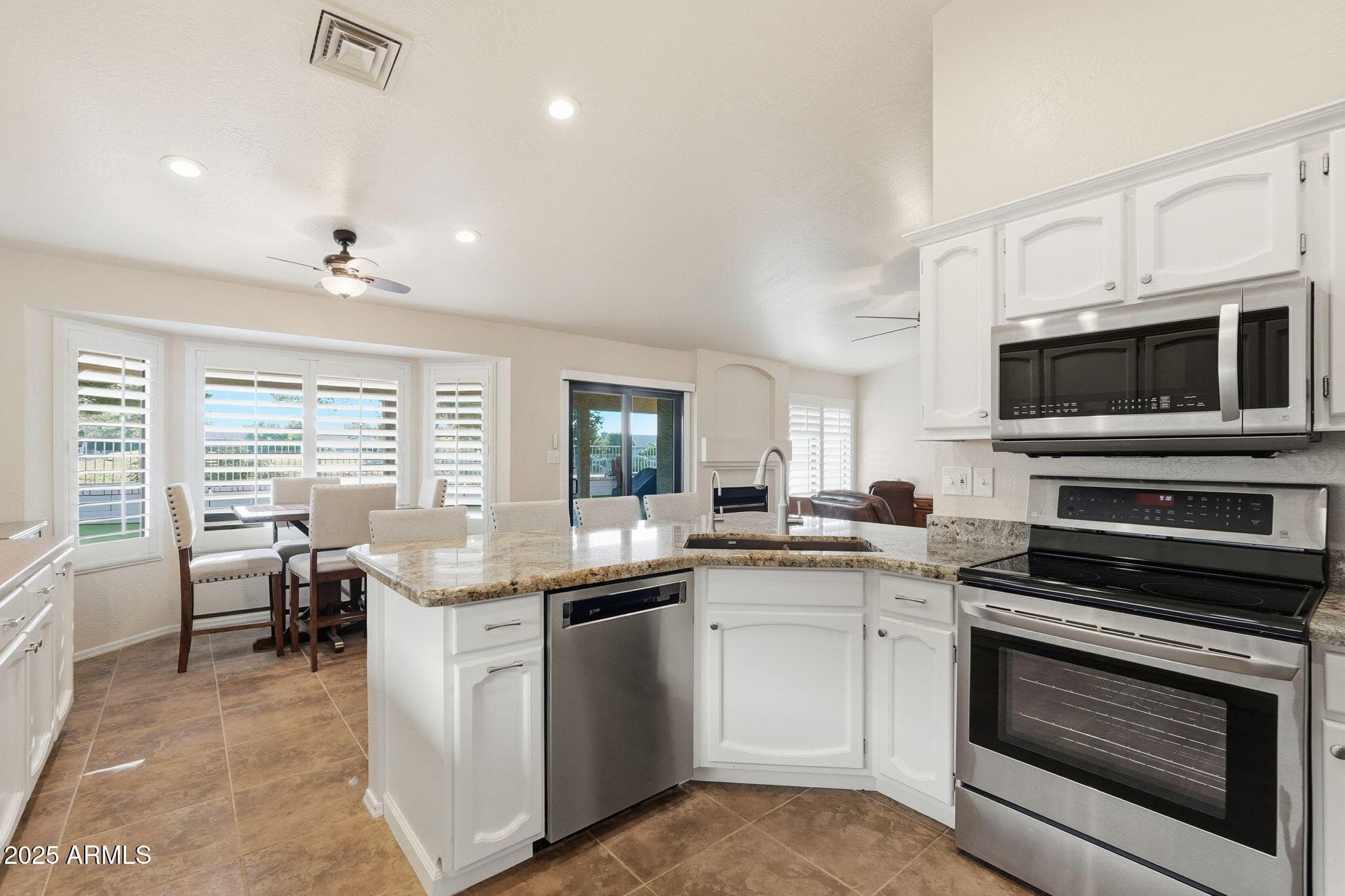 1533 N Sinova -- — photo 2