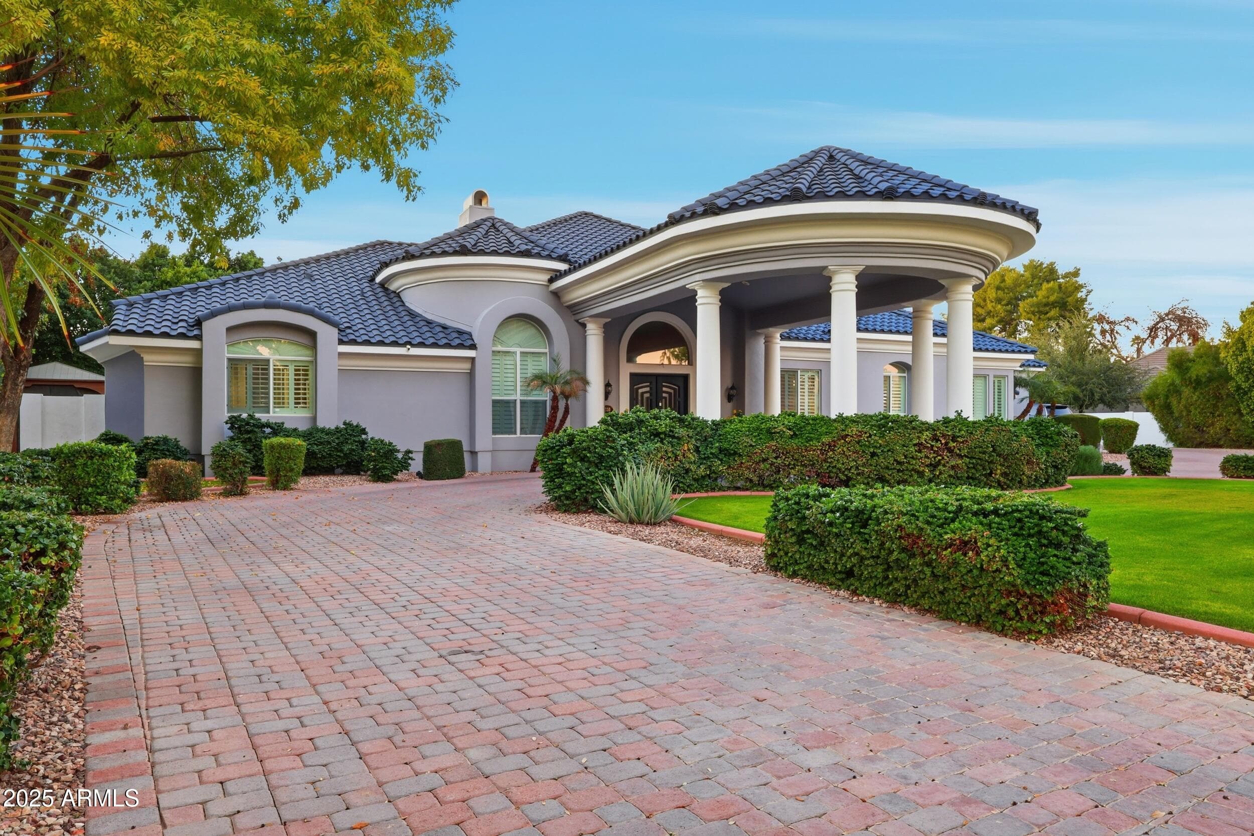 330 N Cloverfield Circle — photo 2