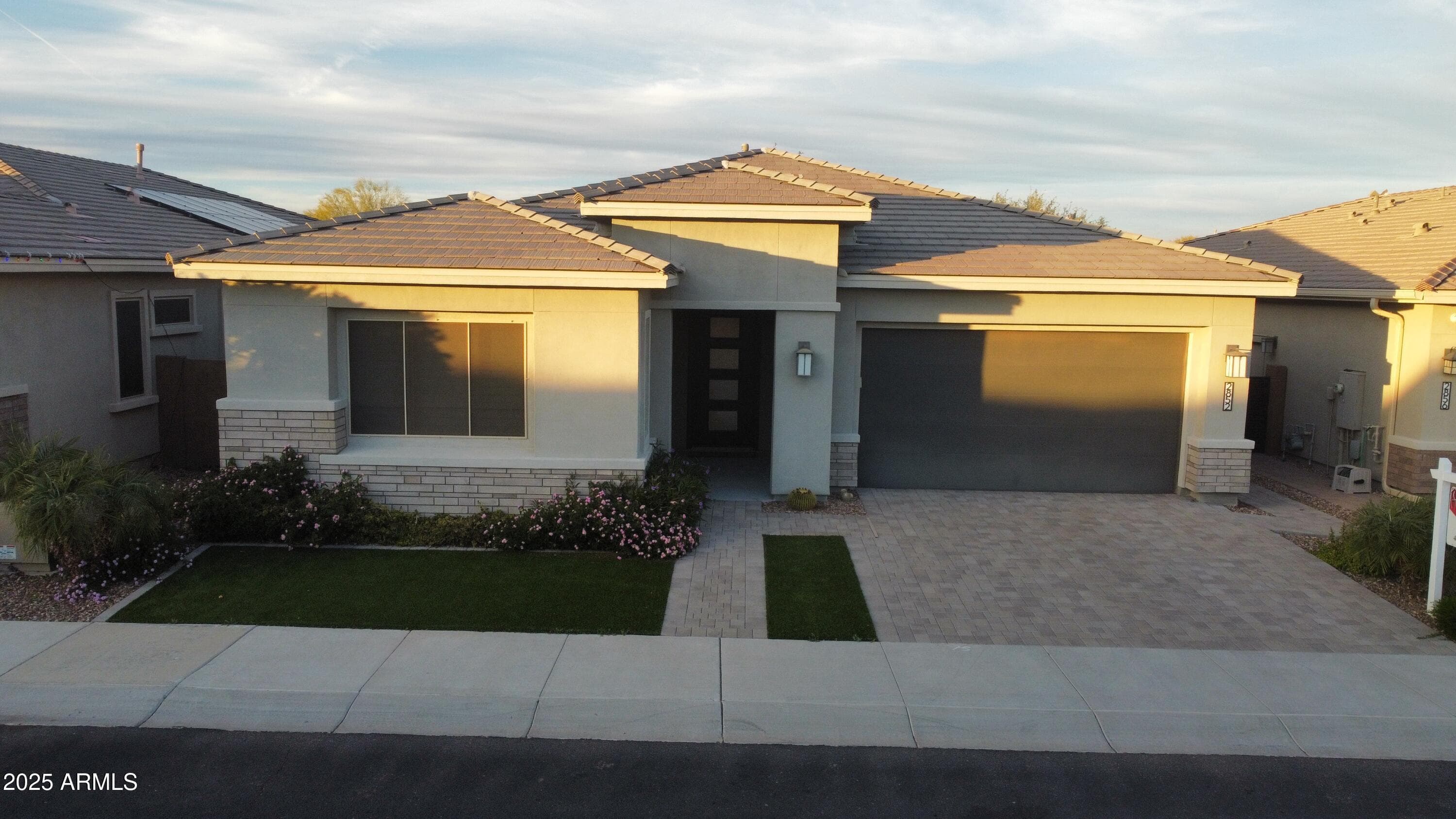2852 E Robin E Ln — photo 1