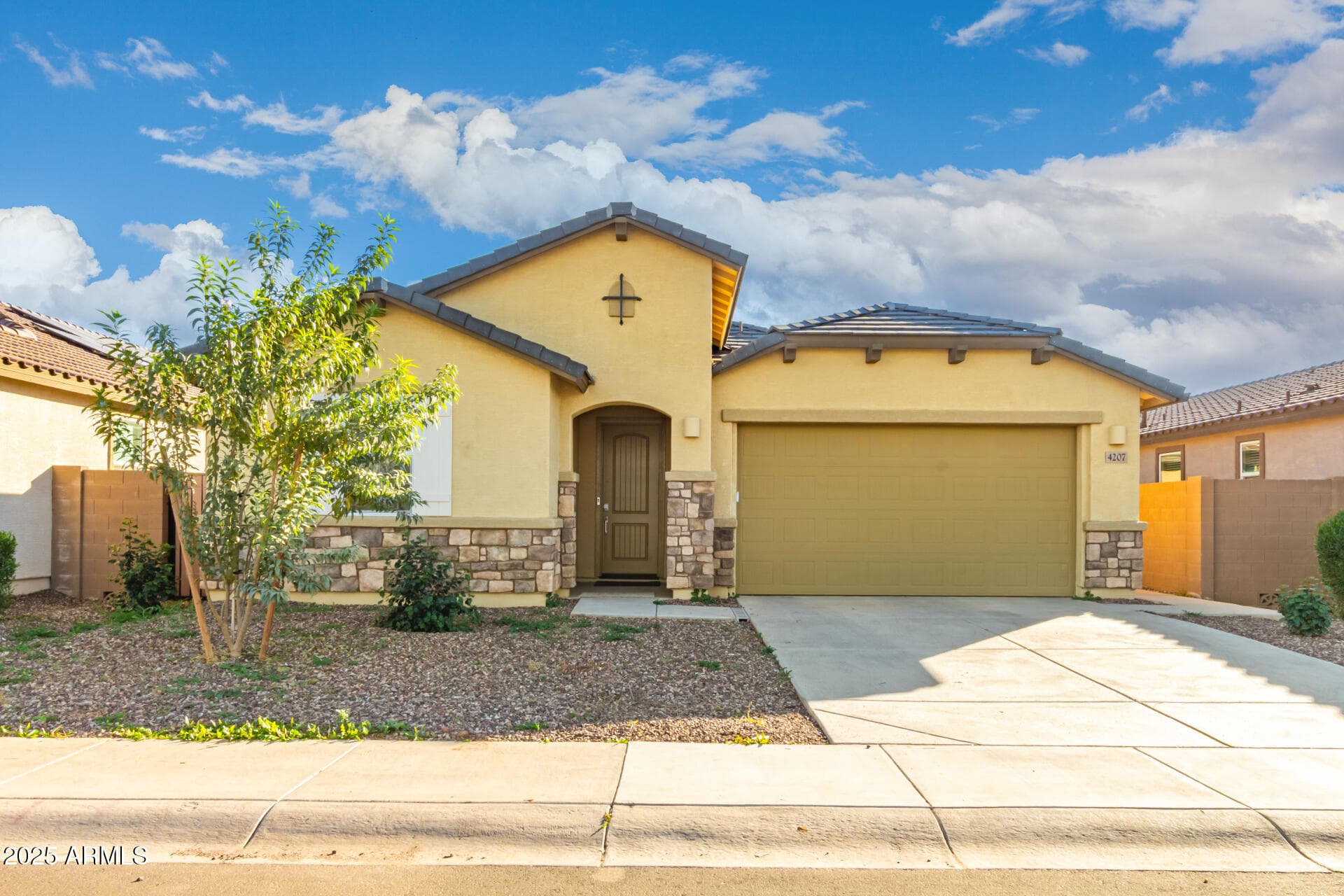 4207 E Enmark Dr — photo 1