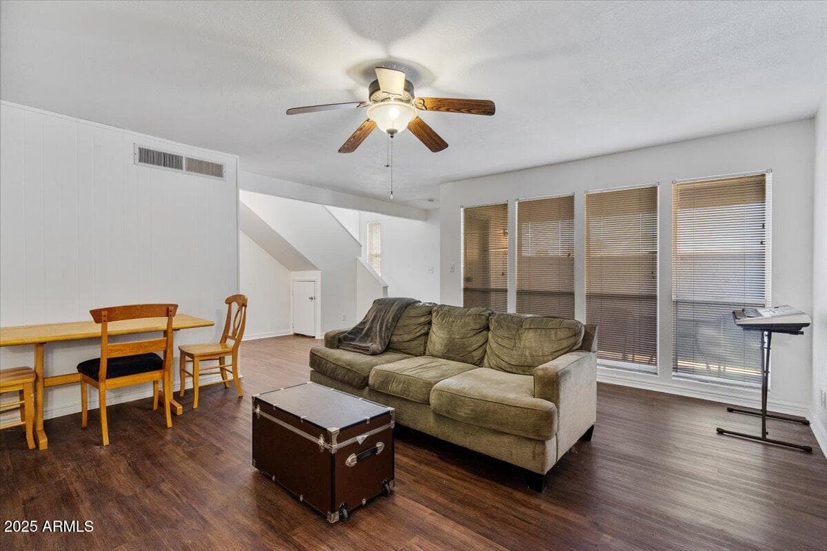 2662 E Oakleaf Dr — photo 2