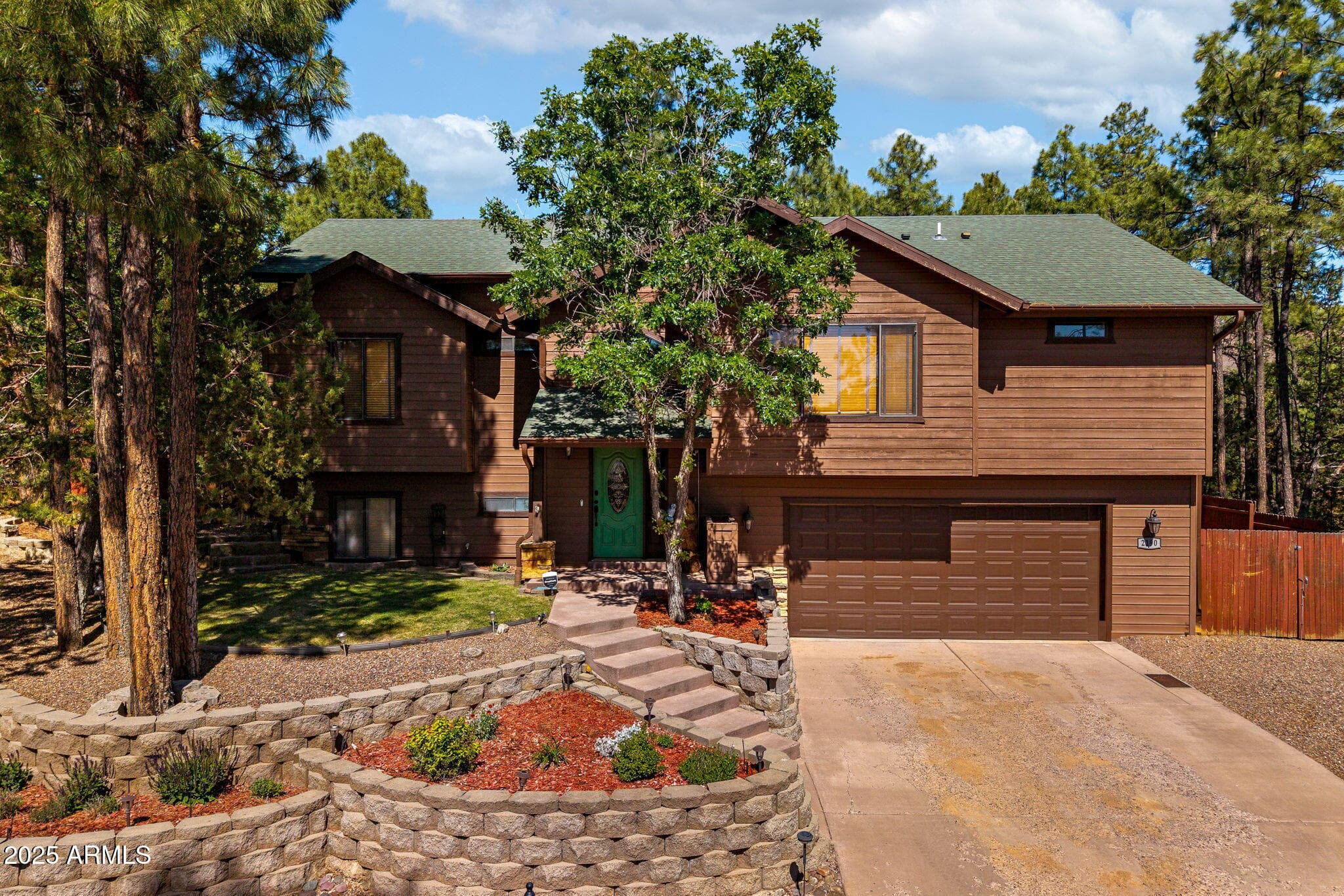2190 Evergreen Ln — photo 2