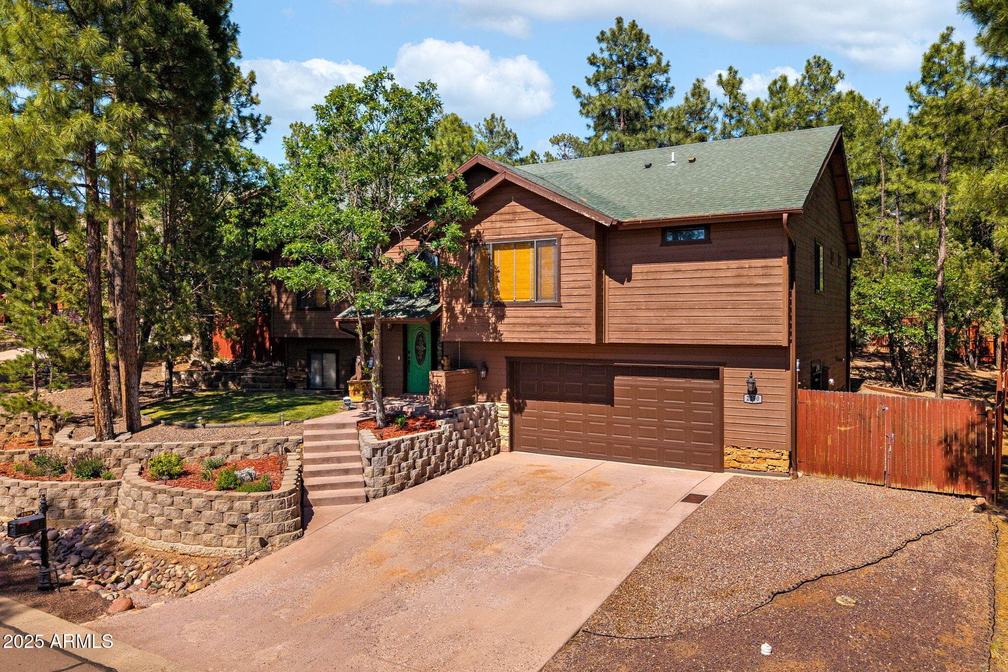 2190 Evergreen Ln — photo 1