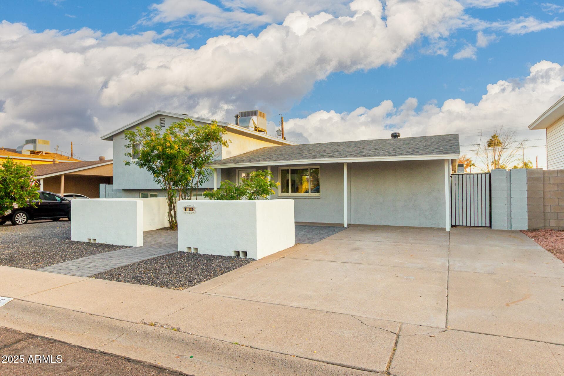 715 E Taylor St — photo 2