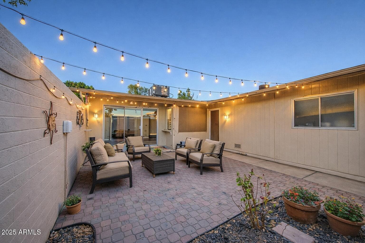 10523 W Highwood Ln — photo 2