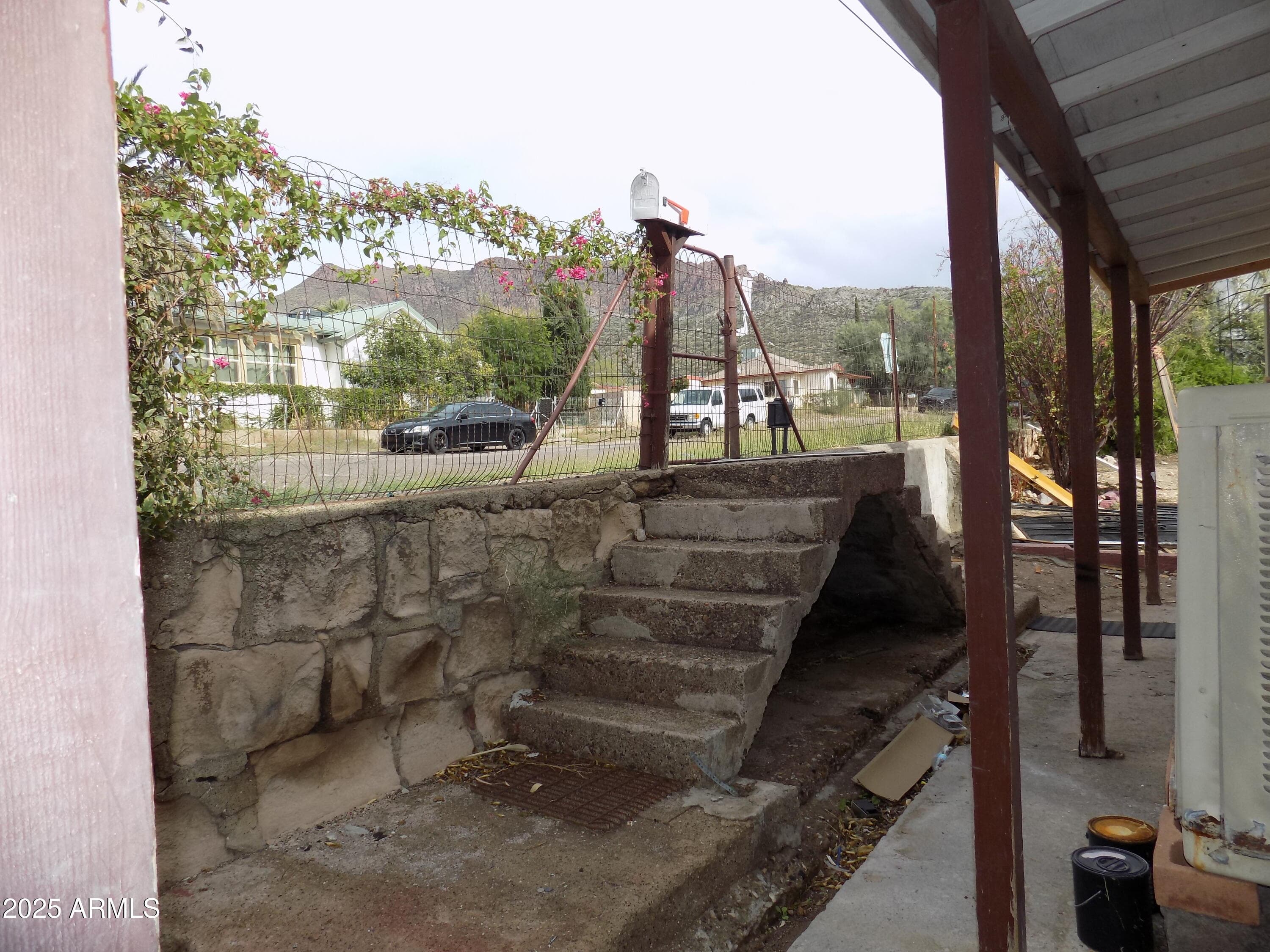 571 W PORPHYRY ST - Photo 3