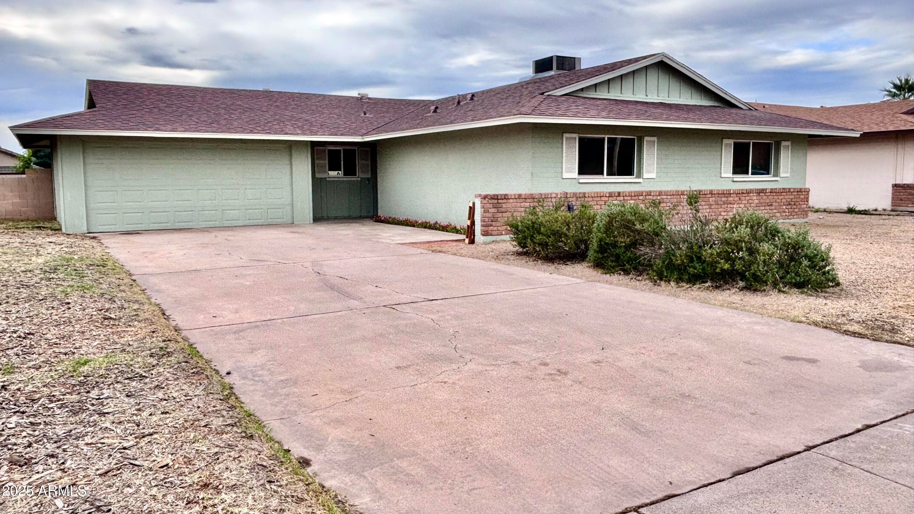 4031 W Denton Ln — photo 1