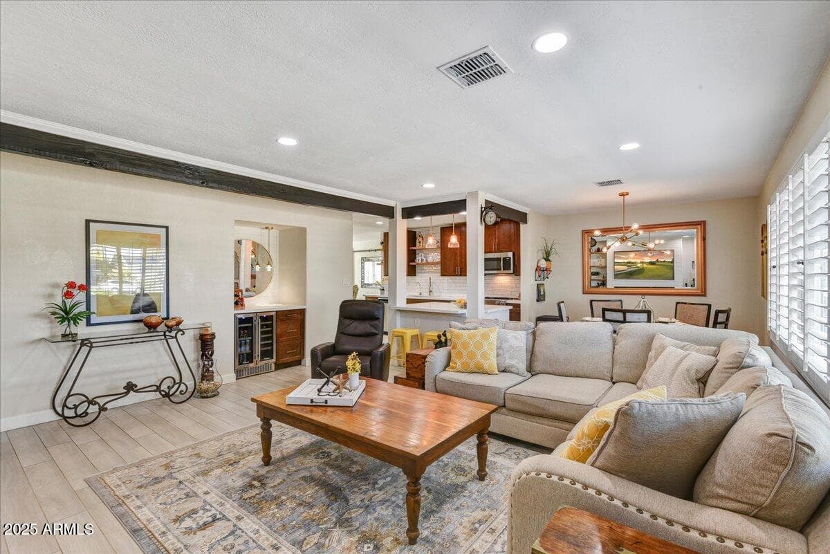 6637 E Oak St — photo 2