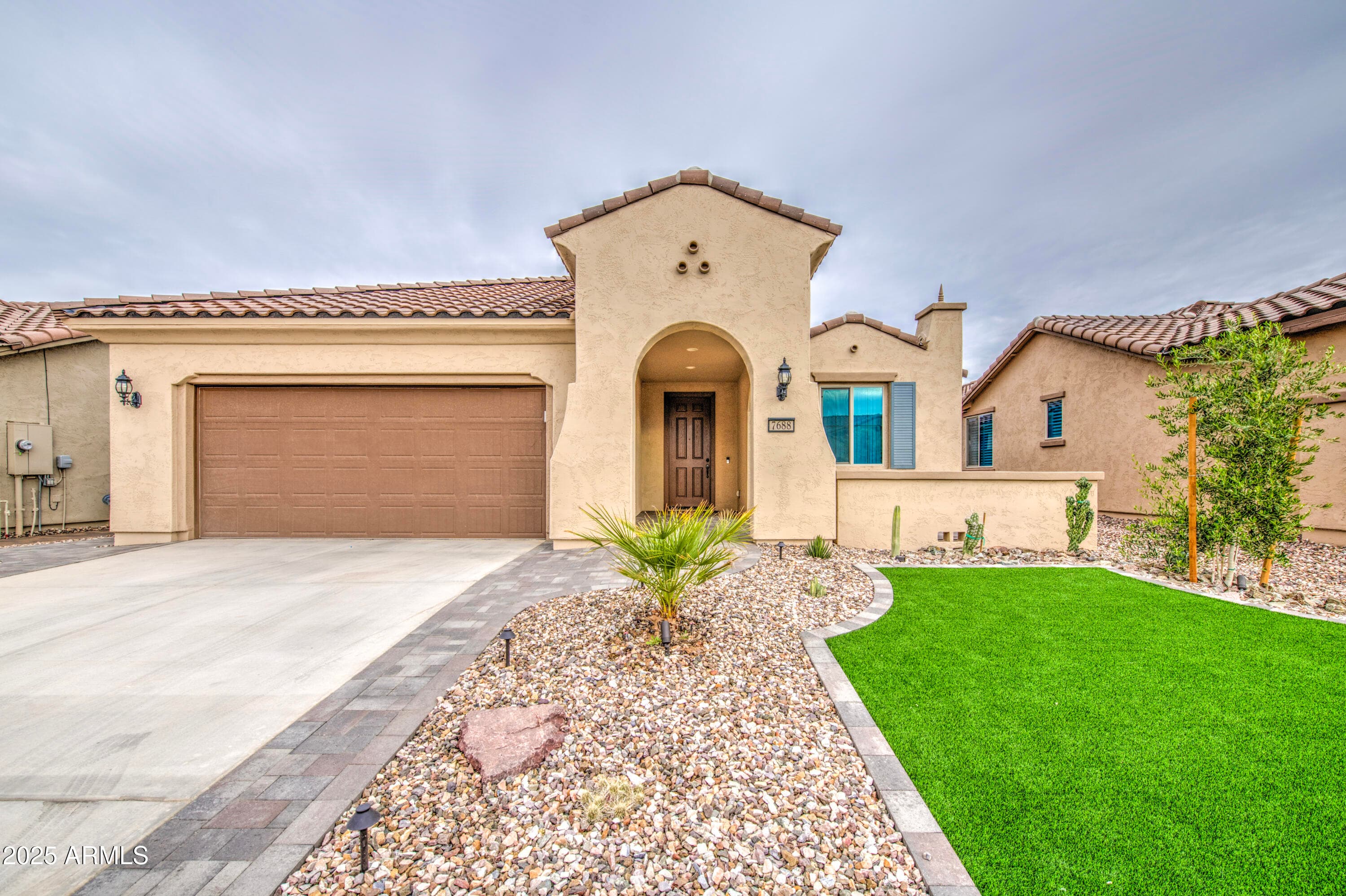 7688 W Cactus Wren Way — photo 1