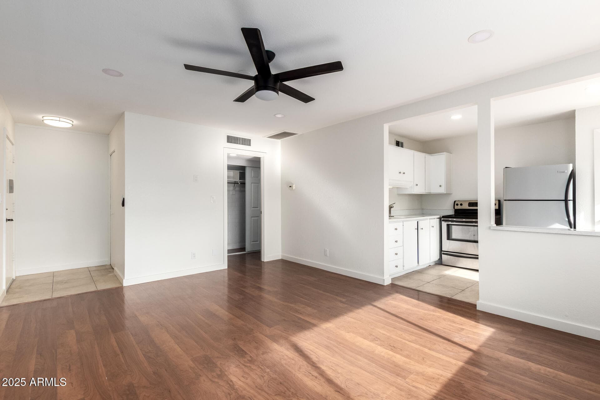 2569 W BERRIDGE LN - Photo 3