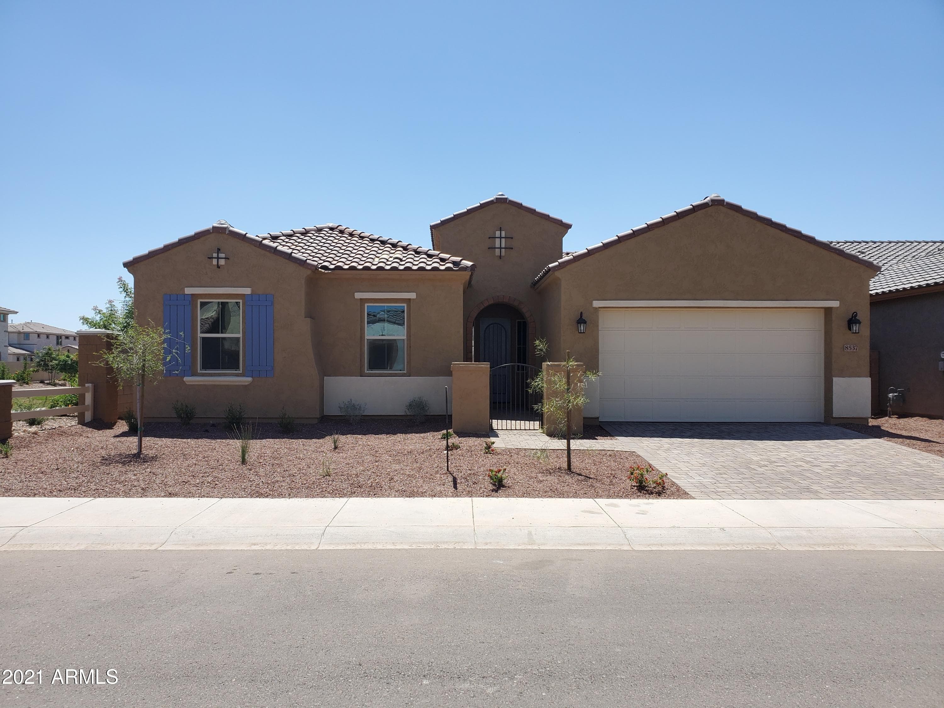 8537 W Myrtle Ave — photo 1