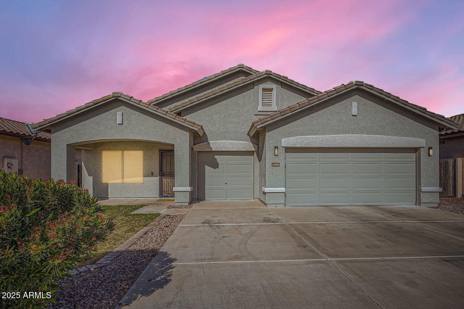 12842 W Whitton Ave — photo 1