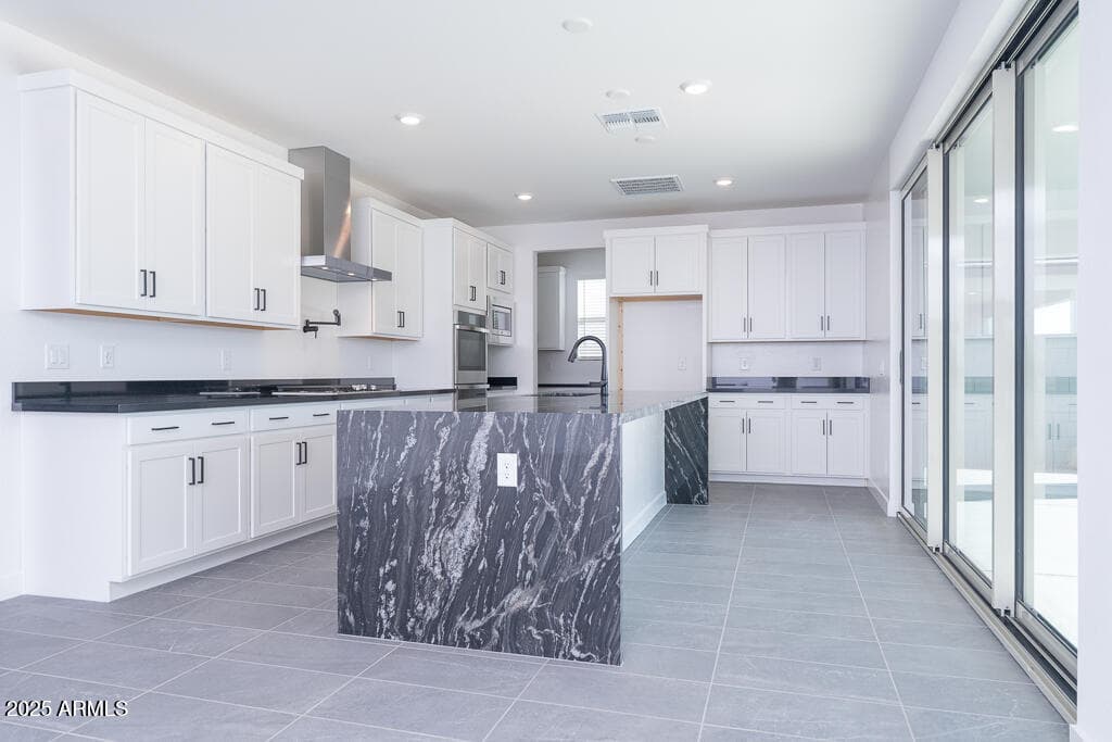 445 E La Estela Ln — photo 2