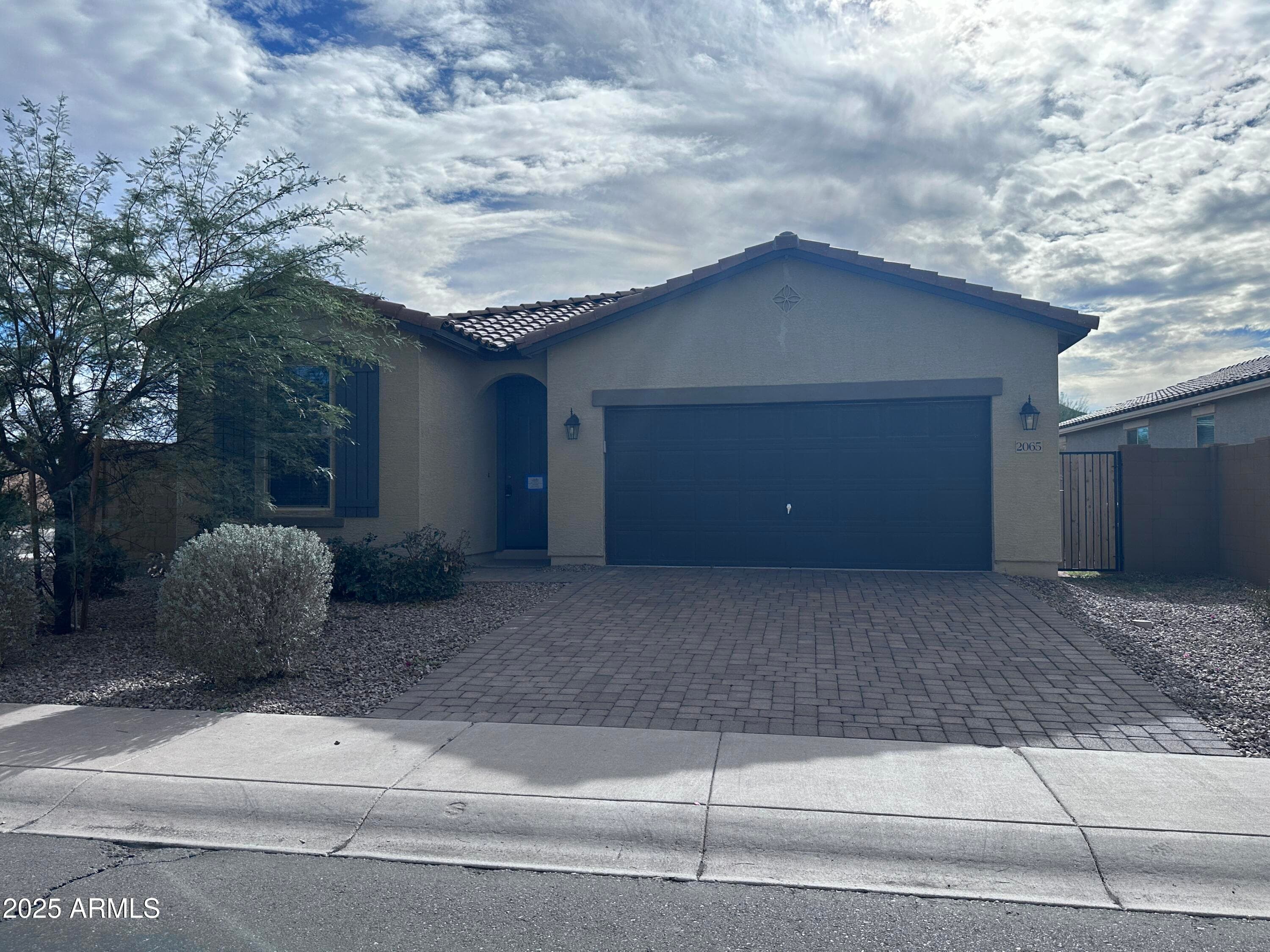 2065 E Escondido Pl — photo 1