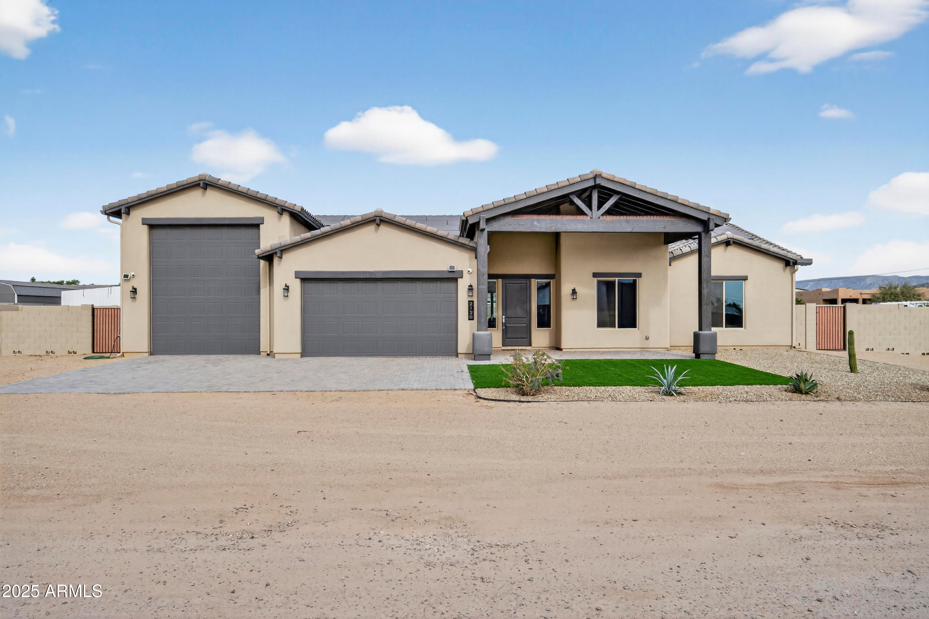 2120 W Tanya Trail — photo 1