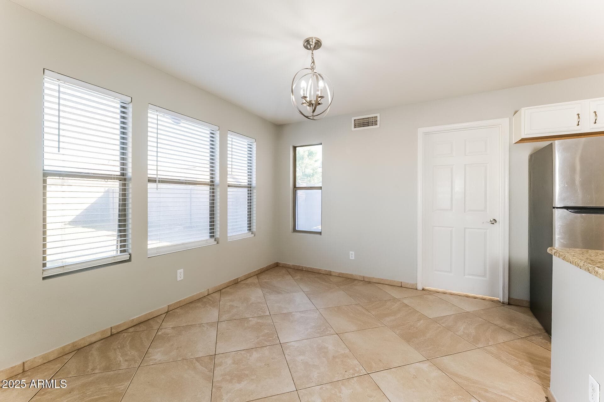 548 W PALO VERDE ST - Photo 5