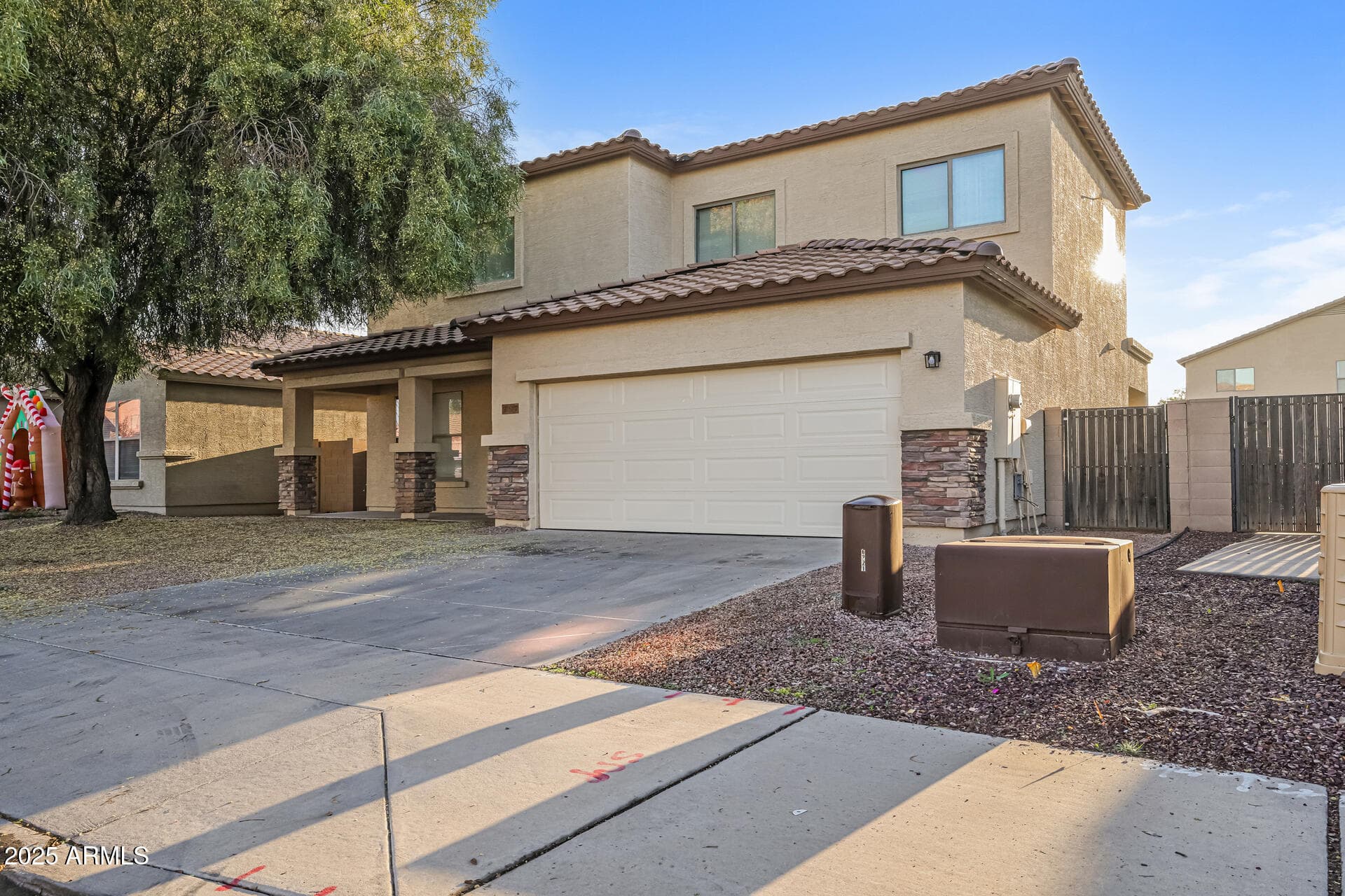 6217 S 44th Dr — photo 1
