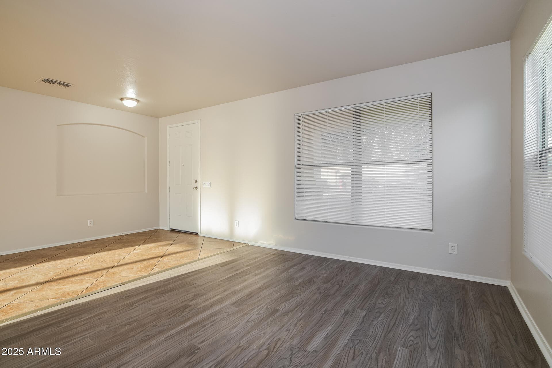 6217 S 44th Dr — photo 2