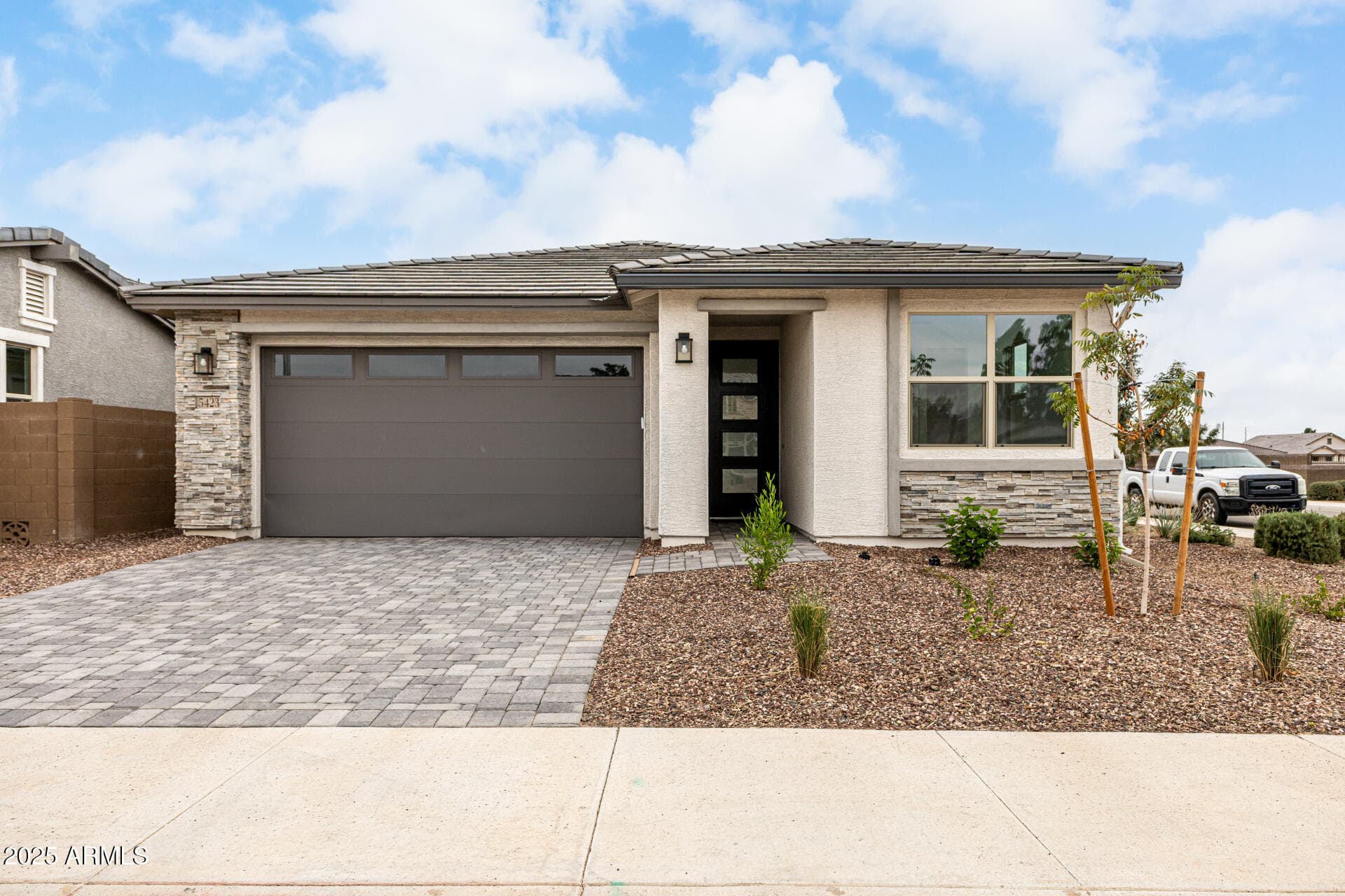 5423 W Royal Palm Rd — photo 1