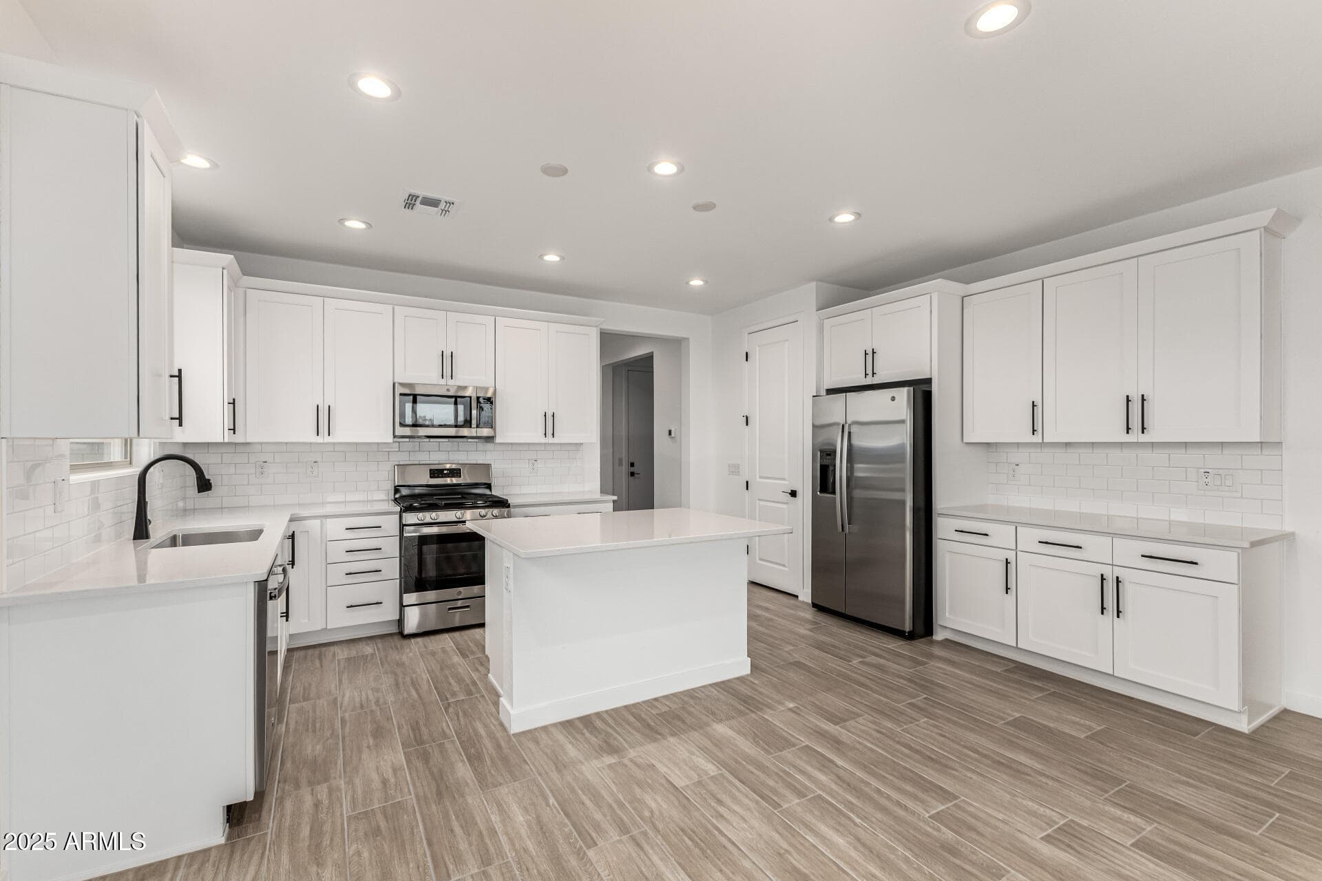 5423 W Royal Palm Rd — photo 2