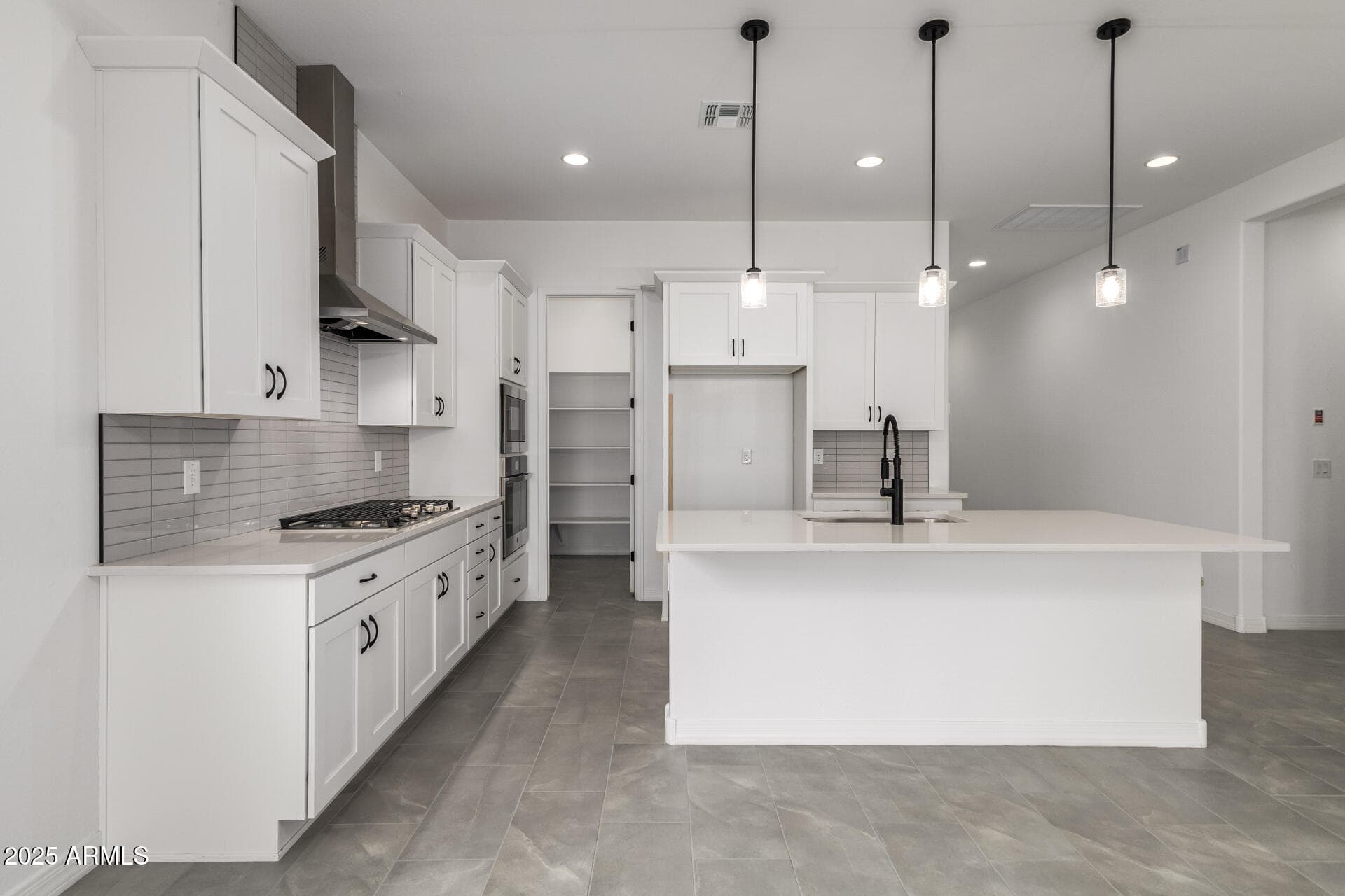 11662 W Luxton Ln — photo 2