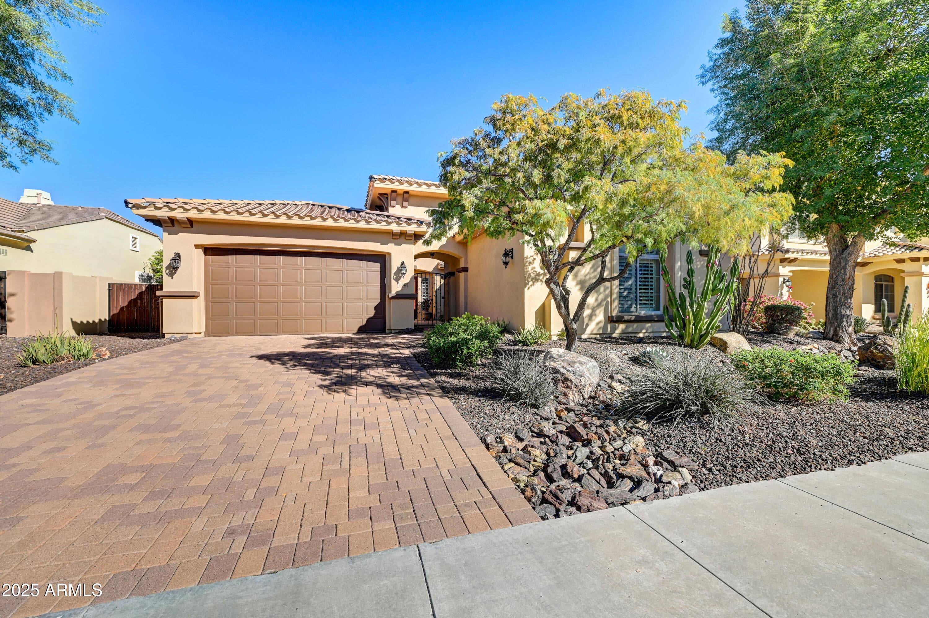 13340 W Via Caballo Blanco -- — photo 1