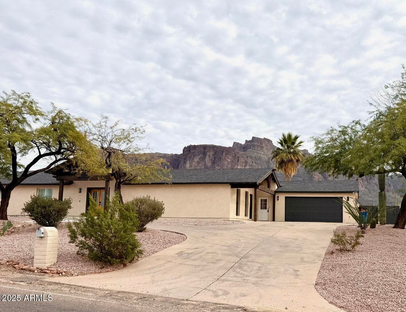 1165 N MOUNTAIN VIEW RD - Photo 2