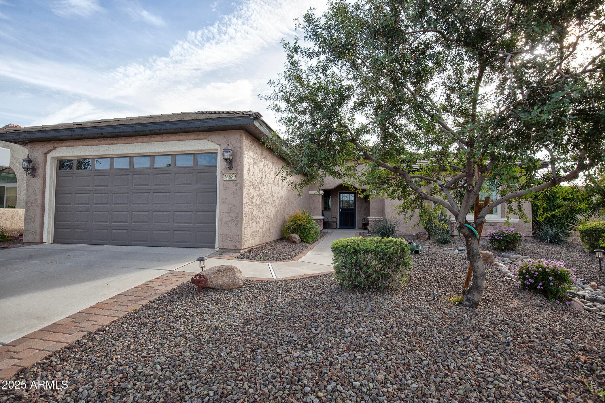 26689 W Burnett Rd — photo 1