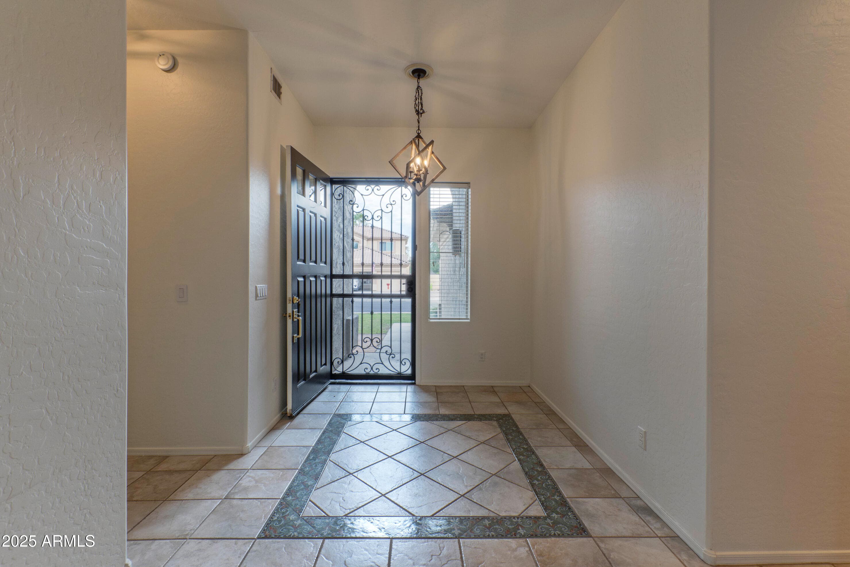 1370 S Central Dr — photo 2