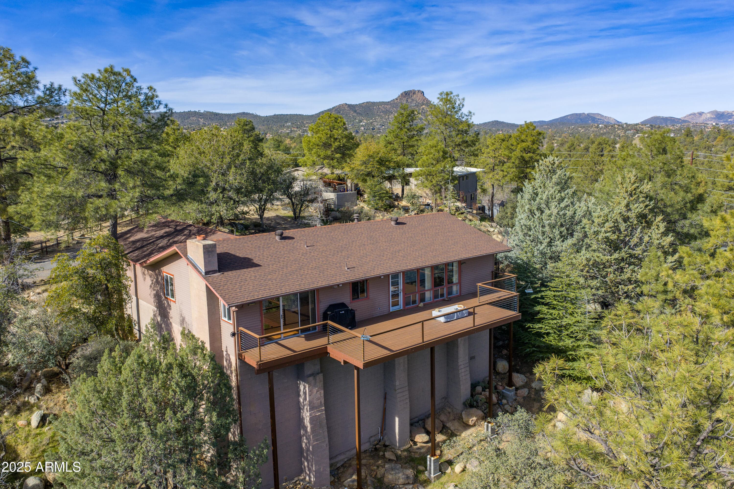 725 Pebble Hill Ln — photo 2