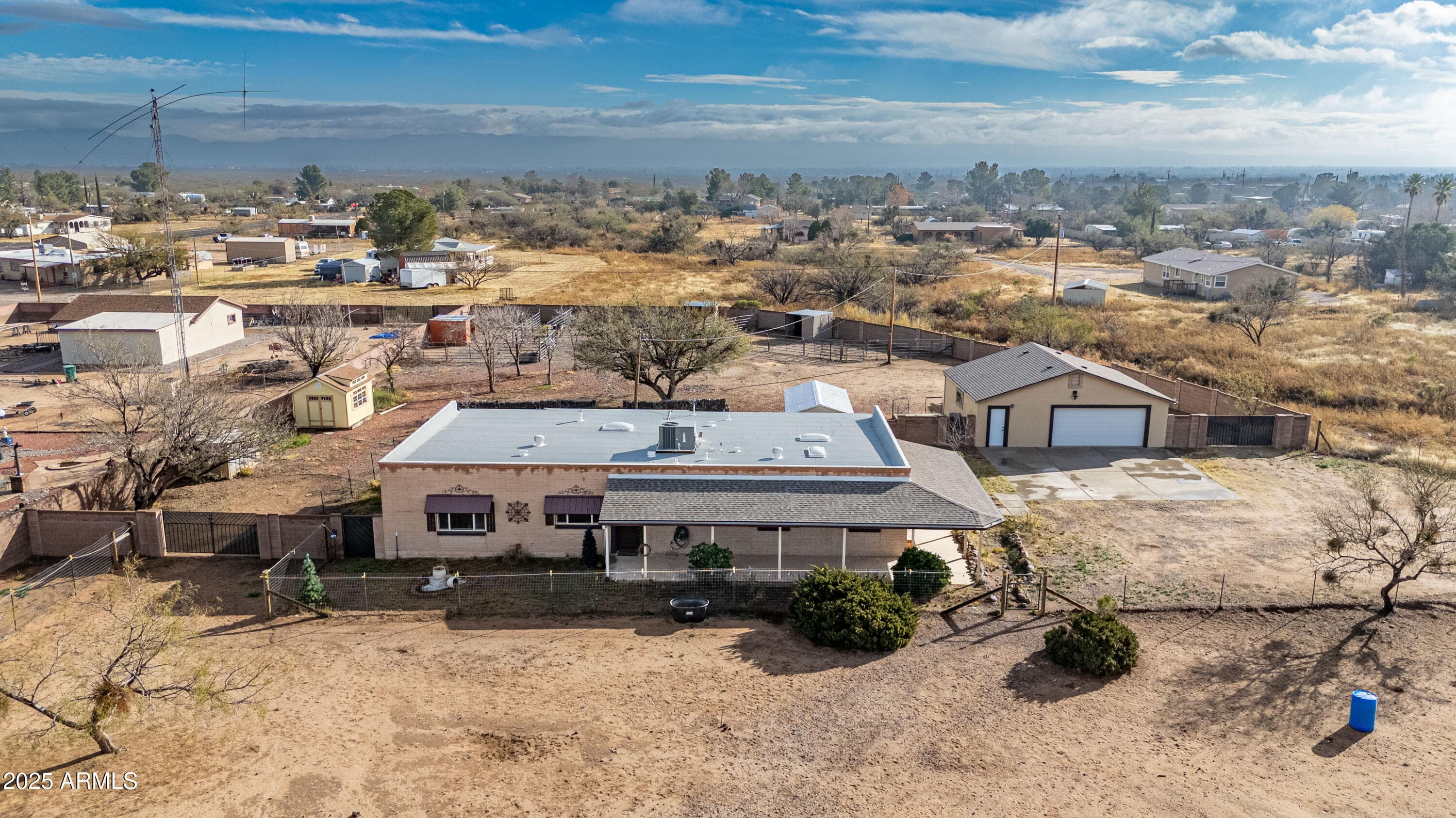 5449 S San Pedro Ave — photo 2