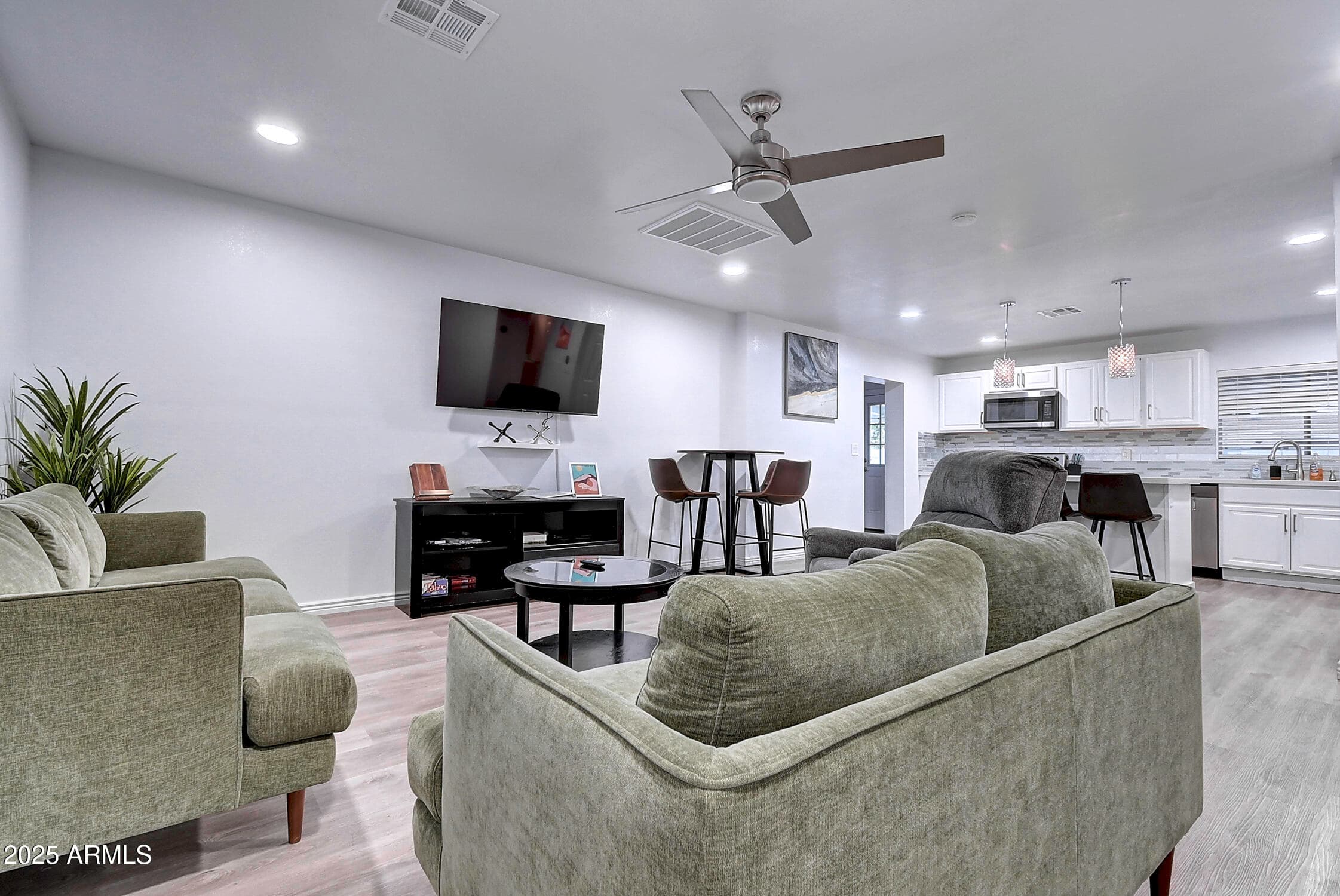 6959 W Solano Dr — photo 2