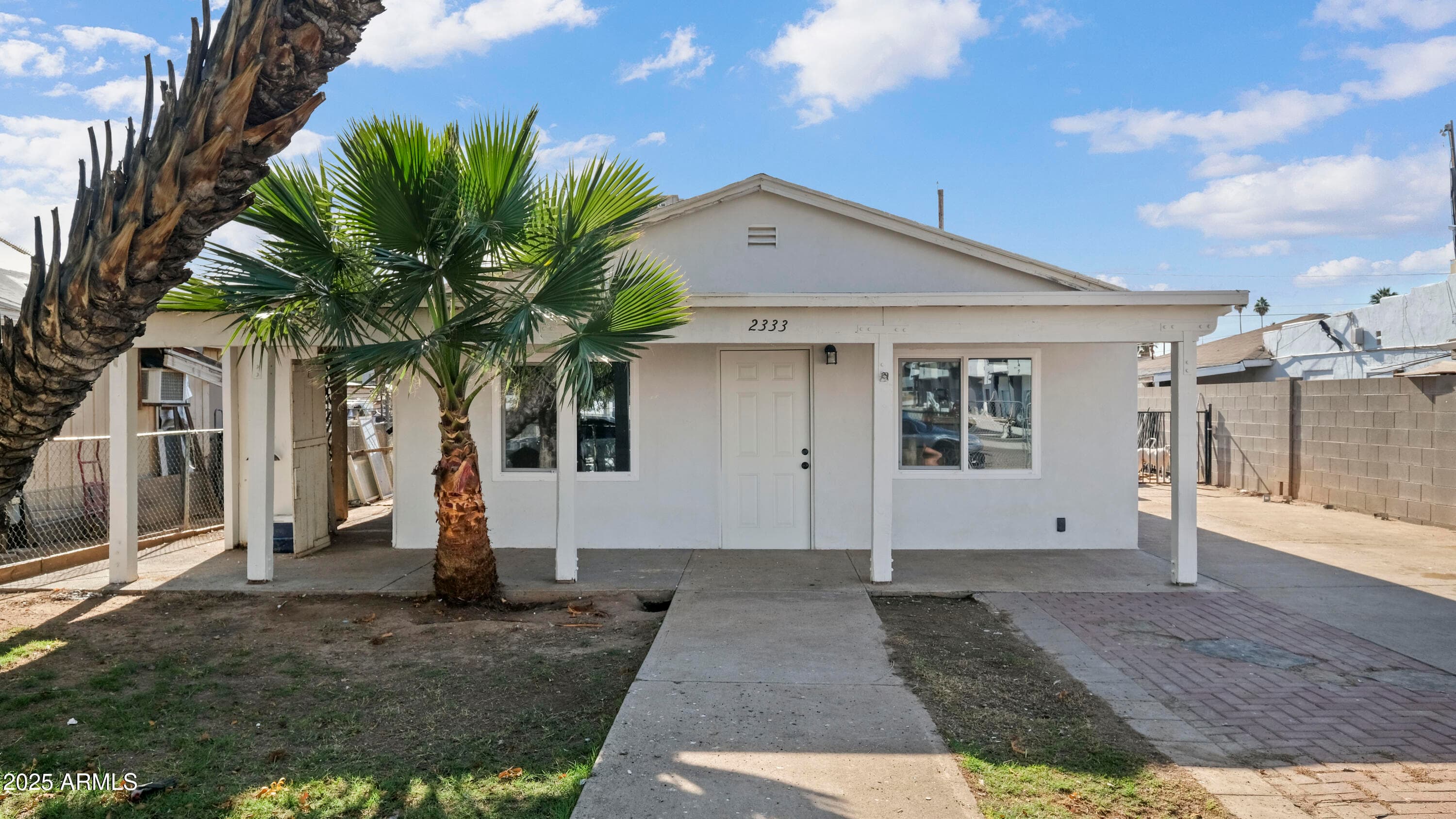 2333 W Coolidge St — photo 1