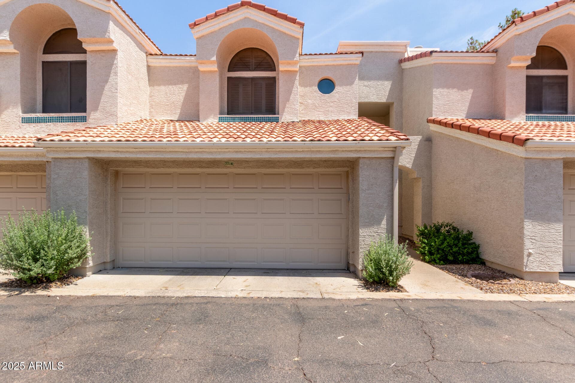 7716 S Rita Ln — photo 2