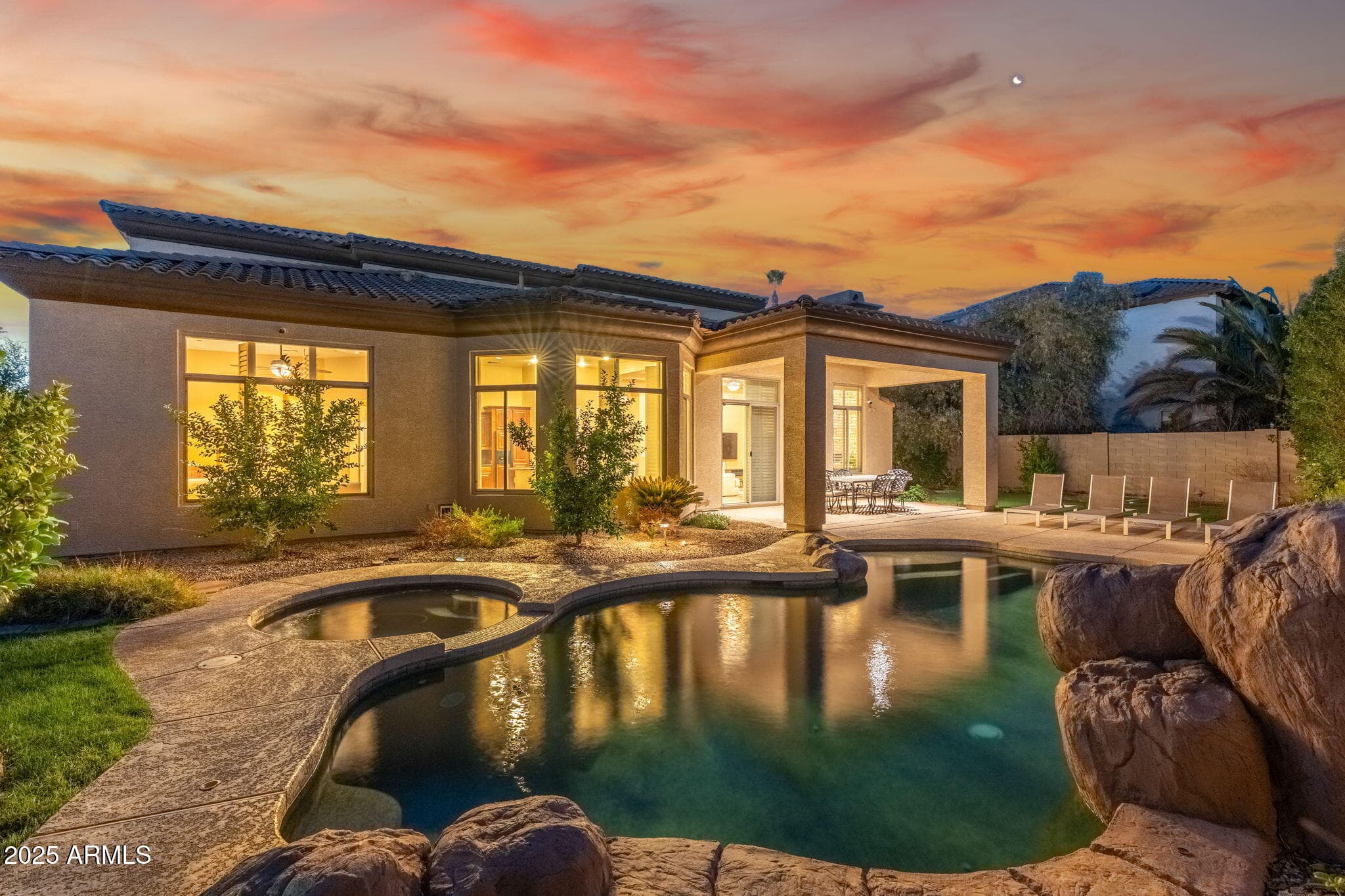 795 W Verbena Ln — photo 1