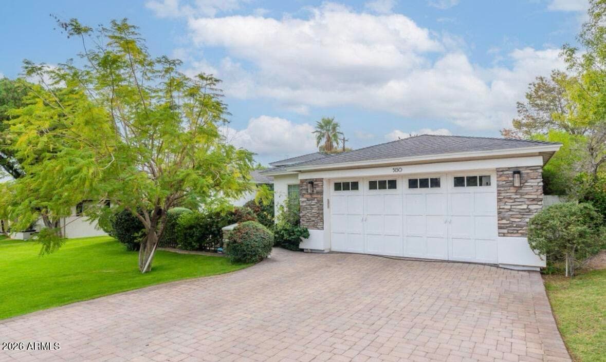 5130 N 32nd Pl — photo 1