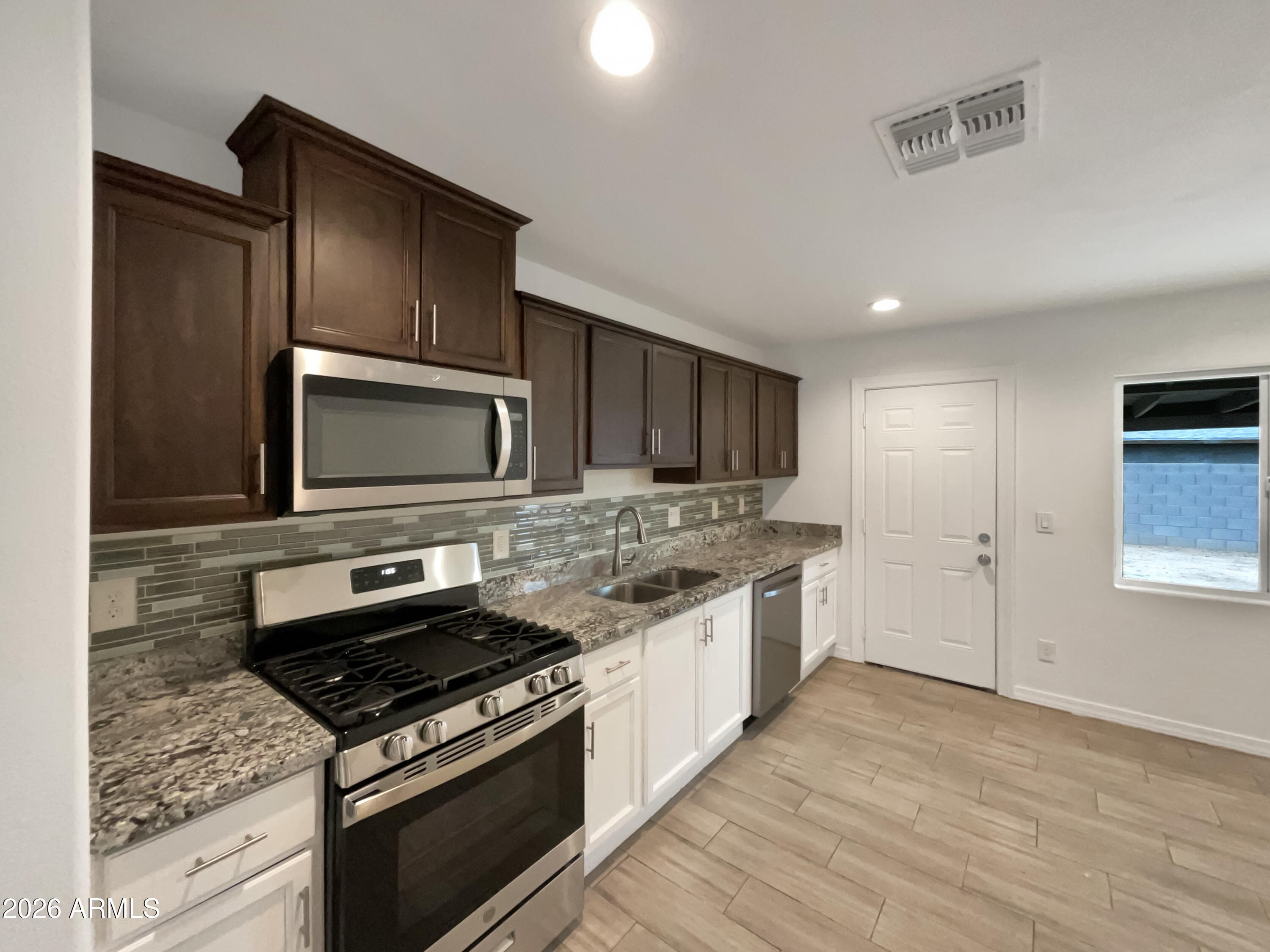 1838 W Alta Vista Rd — photo 2