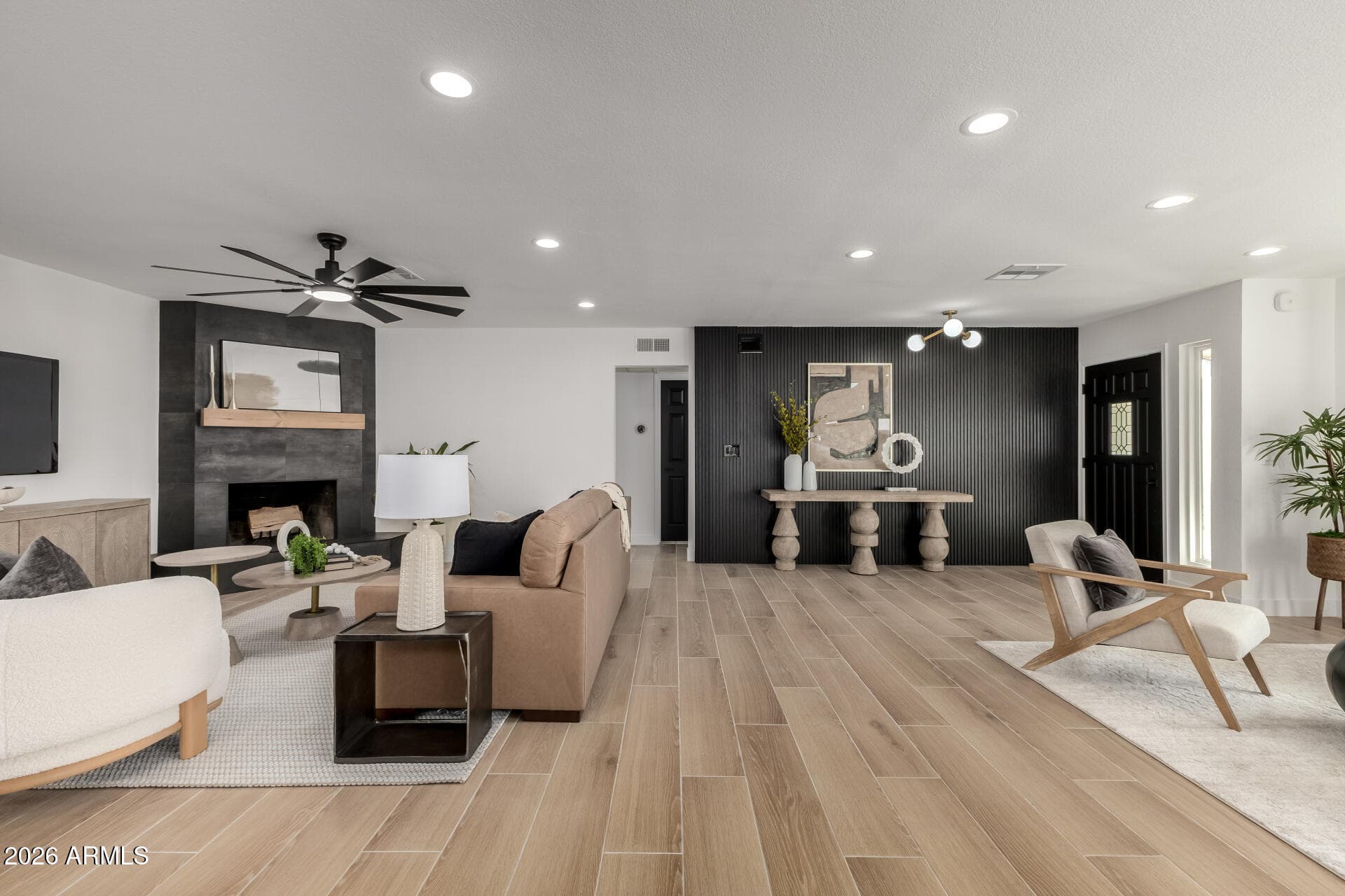 5040 E Columbine Dr — photo 1