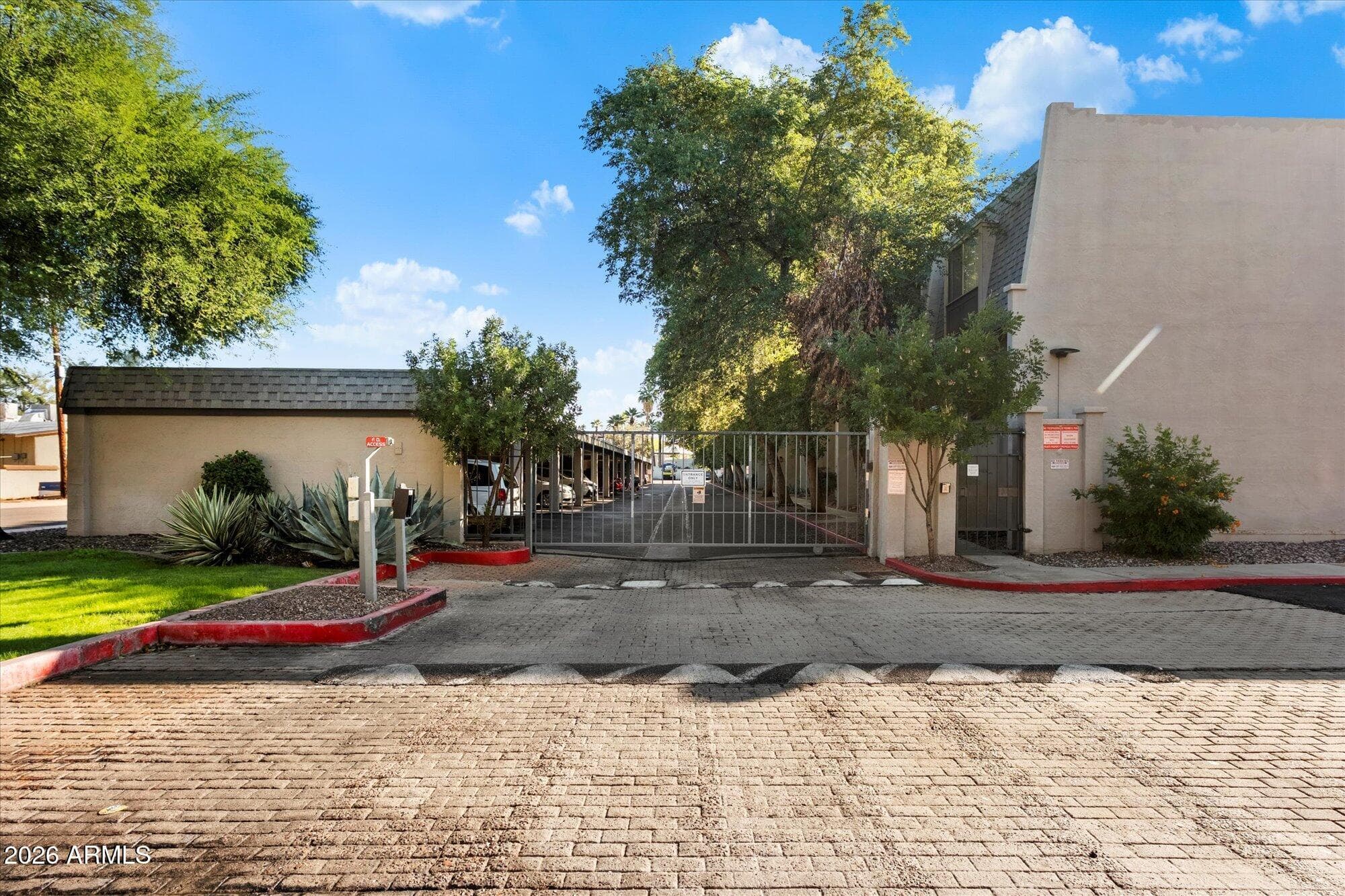 1018 E OSBORN RD - Photo 3