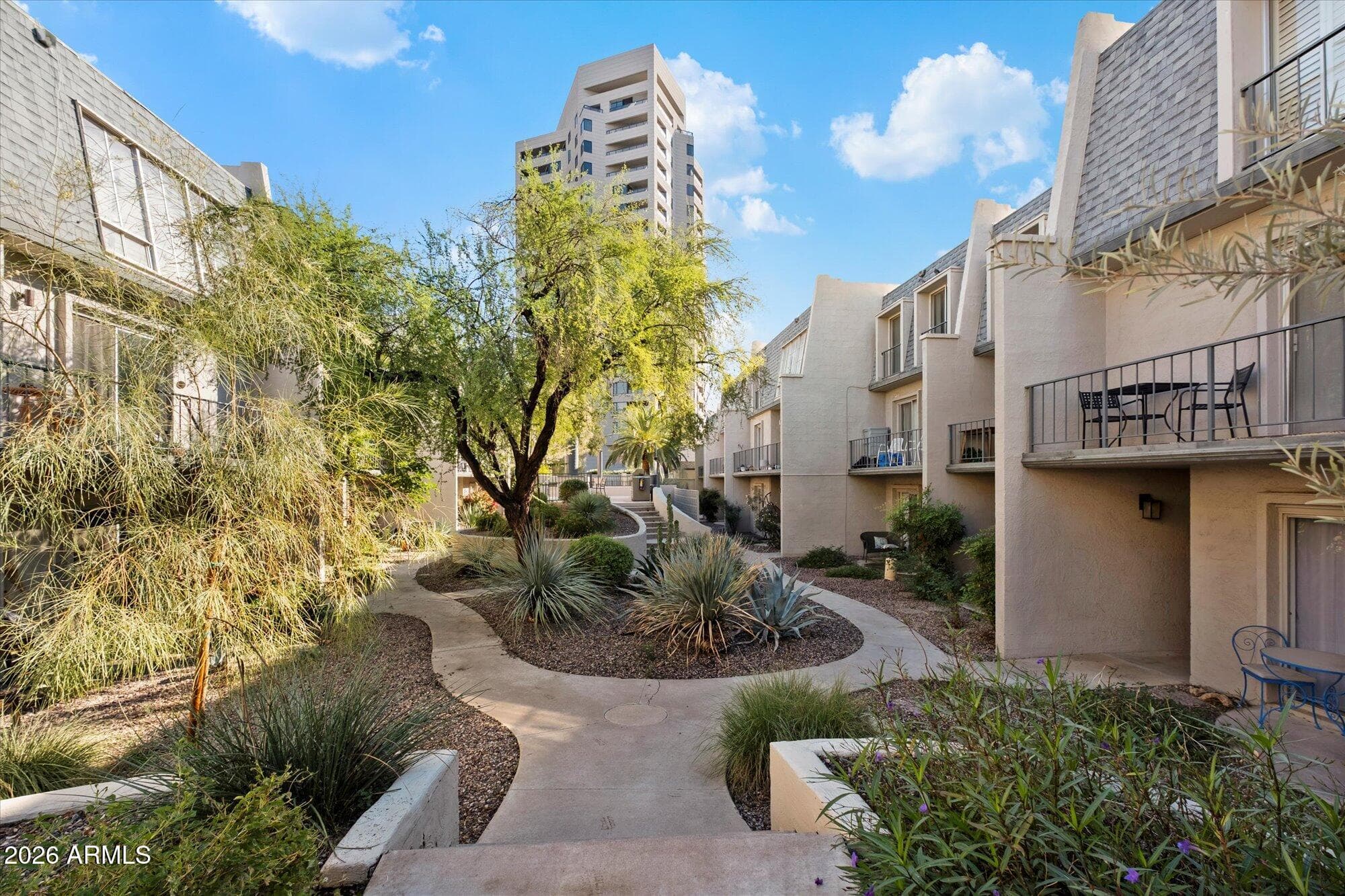 1018 E OSBORN RD - Photo 24