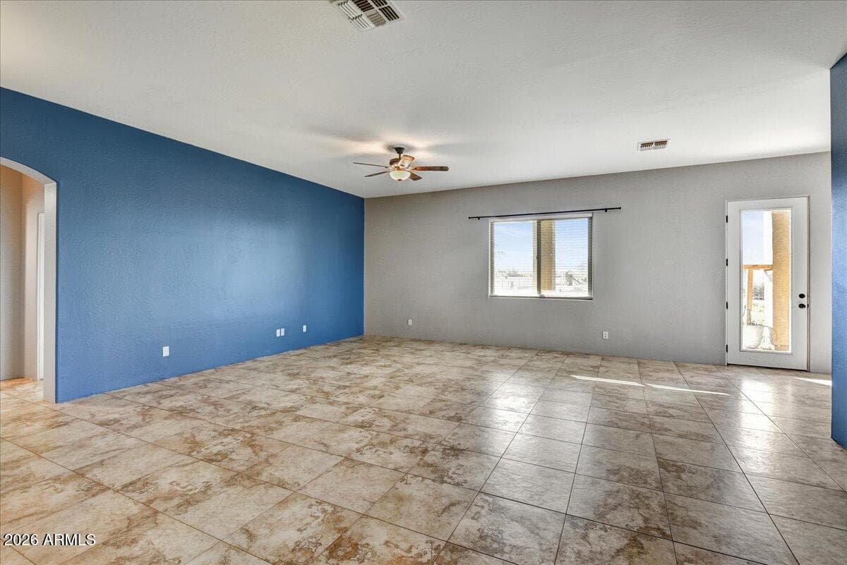 25535 W Hunter Dr — photo 2