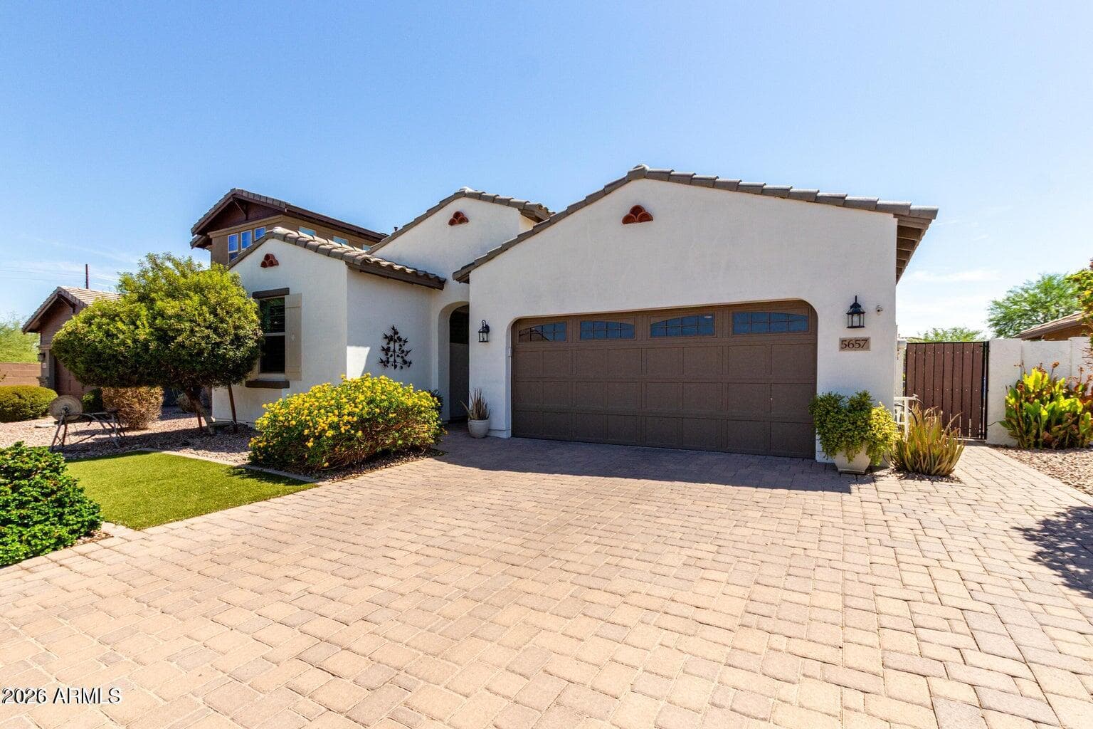 5657 S Inez Ct — photo 1