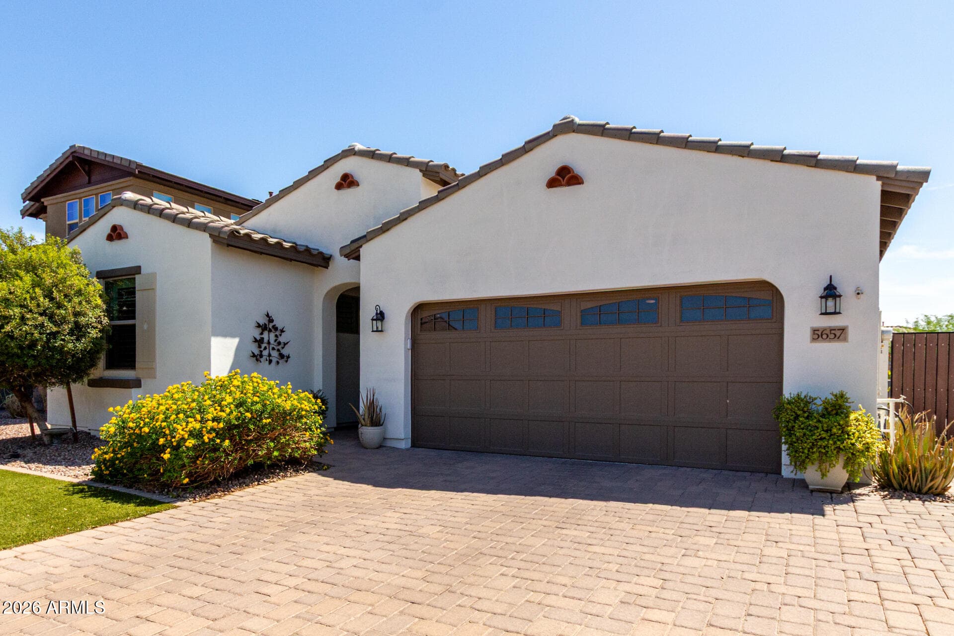 5657 S Inez Ct — photo 2